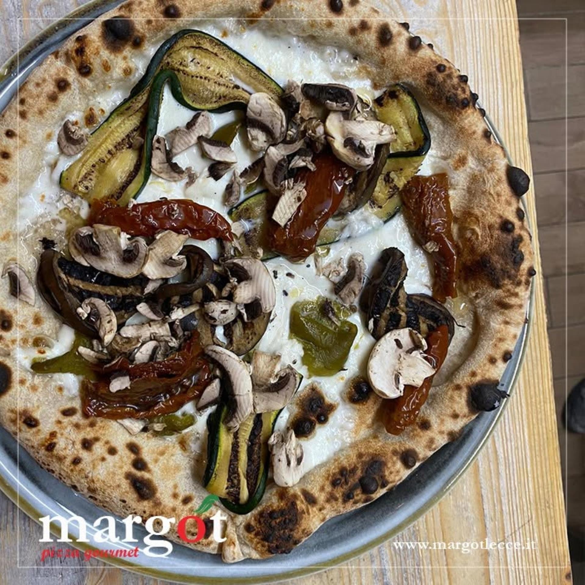 Gourmet Pizza Experience with Drinks and Dessert in Lecce - Thumbnail 65