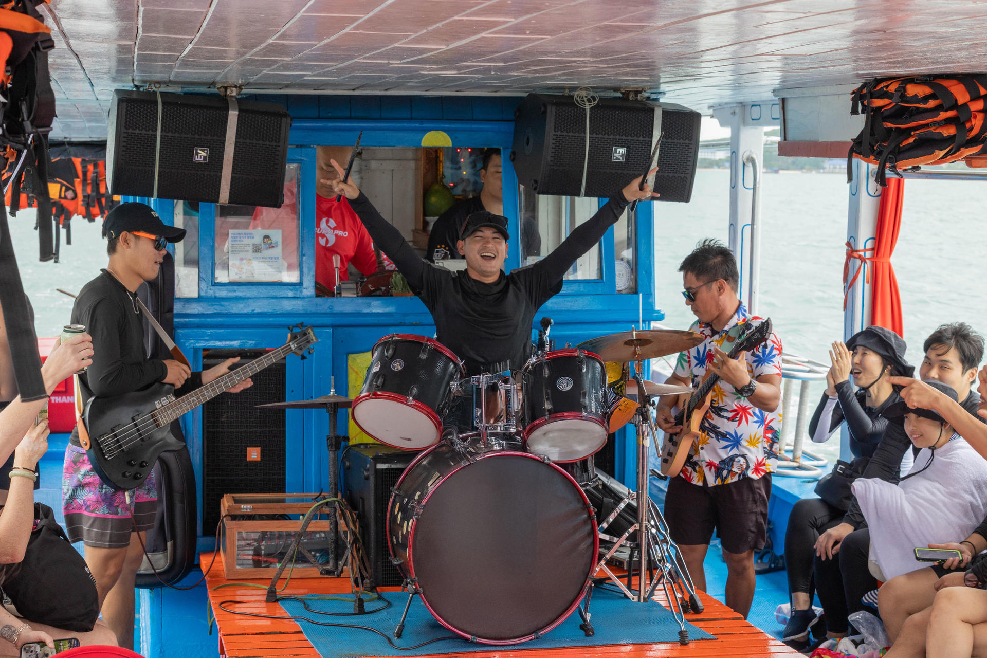 Nha Trang Floating Bar Boat Party Island Hopping Tour - Thumbnail 10