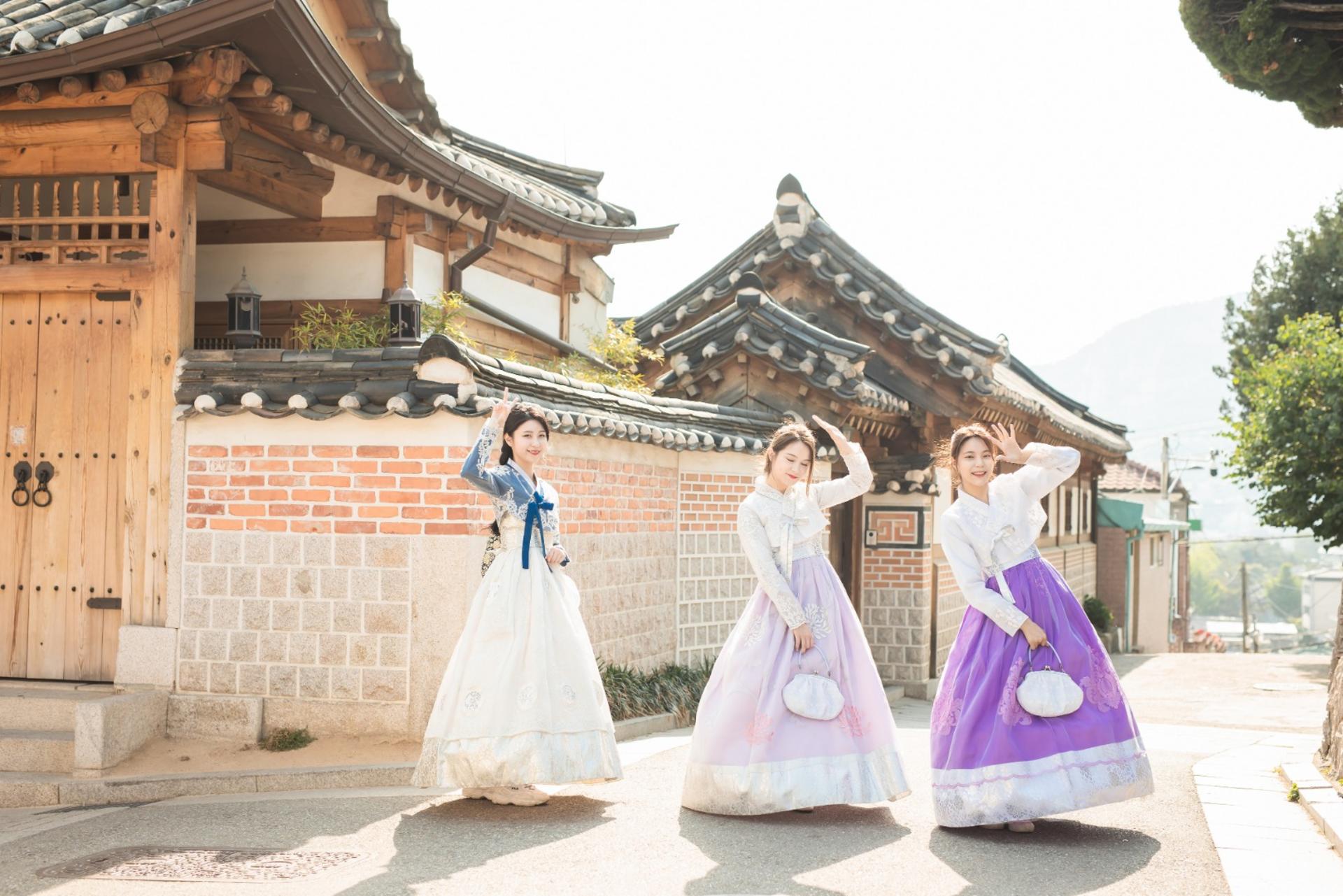 [Oneday Hanbok] Seoul Gyeongbokgung Hanbok Rental Experience - Thumbnail 6