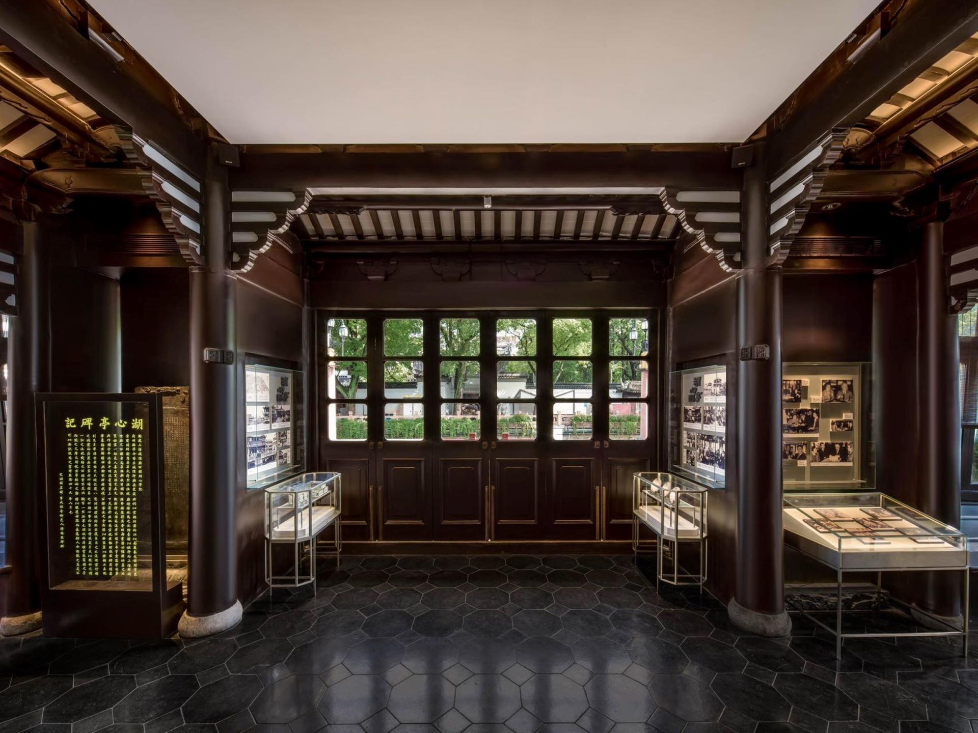 Shanghai Yu Garden Huxinting Teahouse - Thumbnail 7