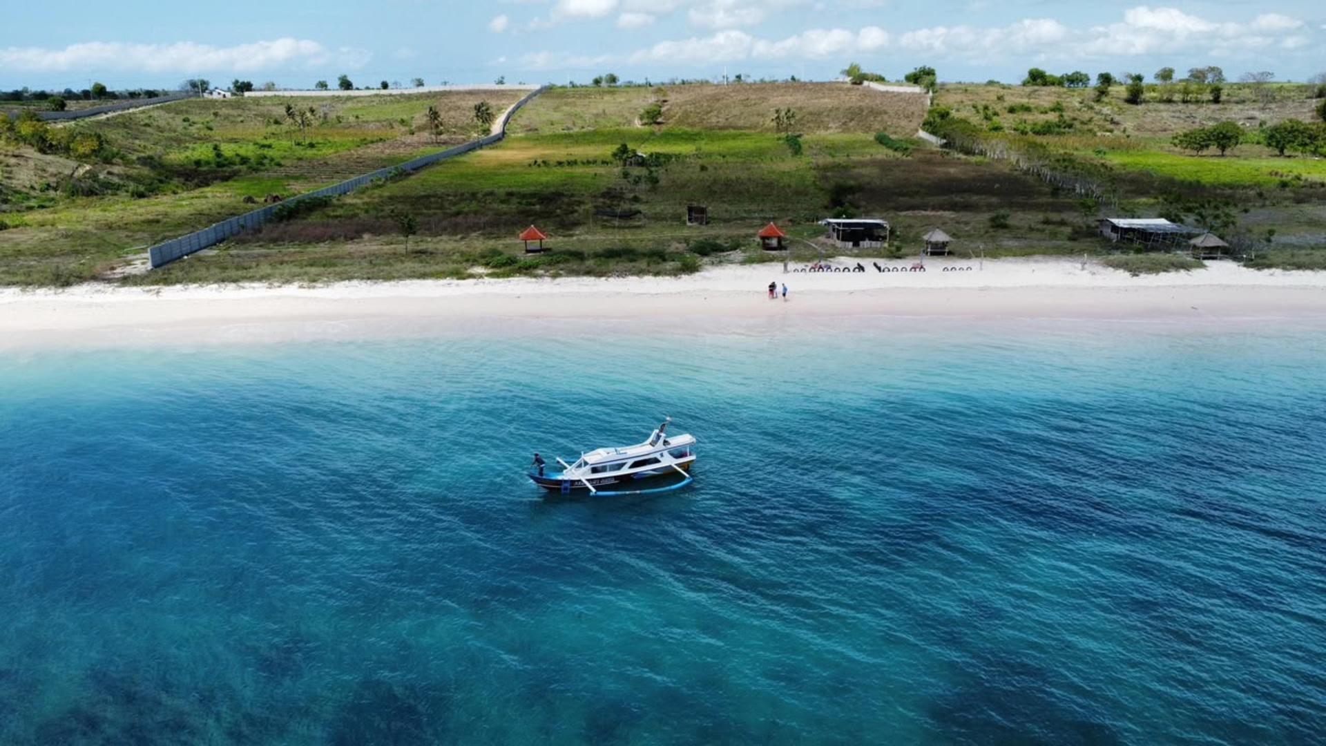 Lombok Pink Beach & Gili Islands Full-Day Private Tour - Thumbnail 5