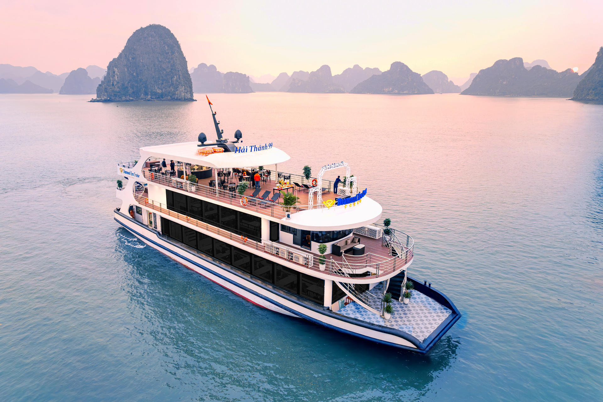 Diamond Era Luxury Day Cruise: Ha Long Bay, Sung Sot, Ti Top - Thumbnail 27
