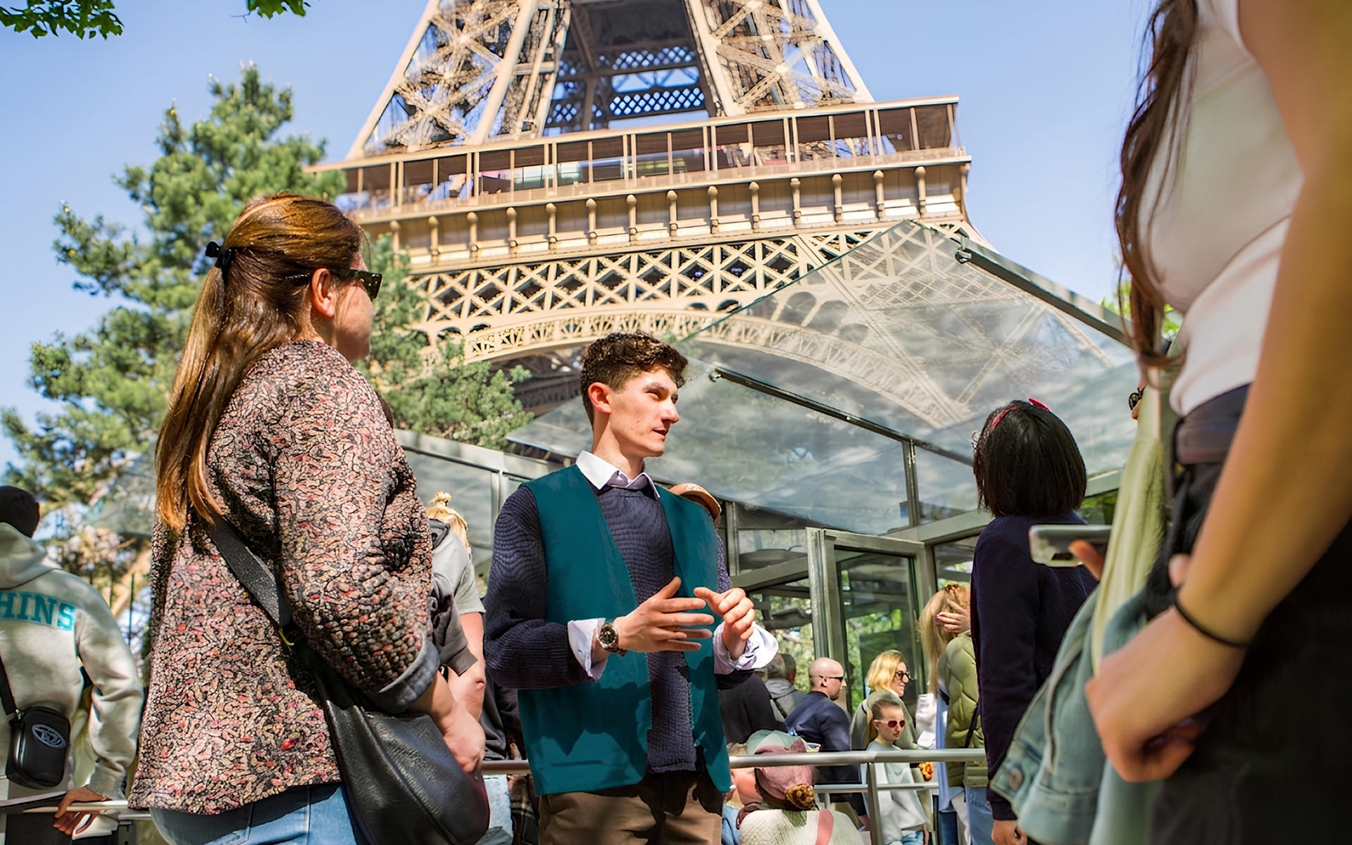 Eiffel Tower Reserved Access with Audio Guide - Thumbnail 6