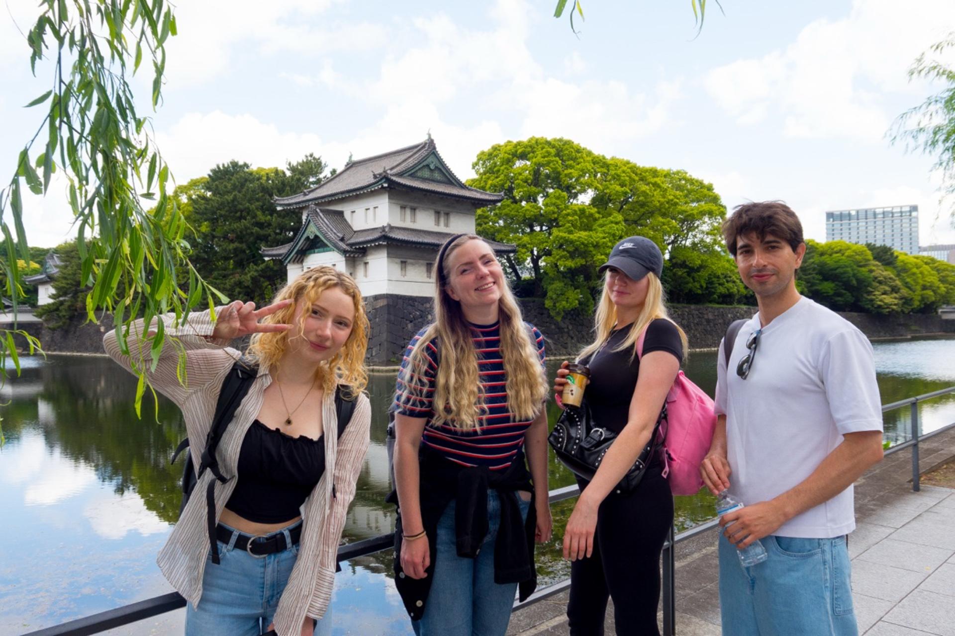 Tokyo: Imperial Palace & Shogun Castle Walking Tour - Thumbnail 2