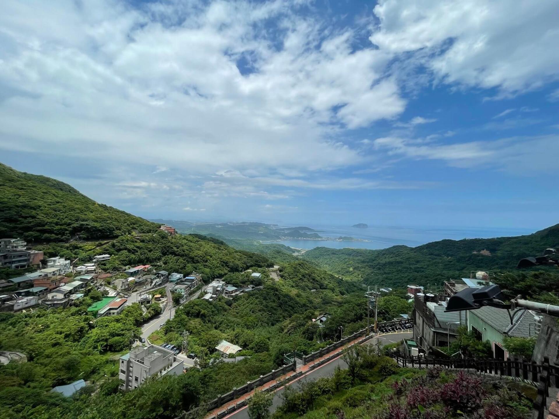 Taipei Small-Group Tour: Yehliu, Jiufen, Pingxi, Sky Lantern - Thumbnail 3