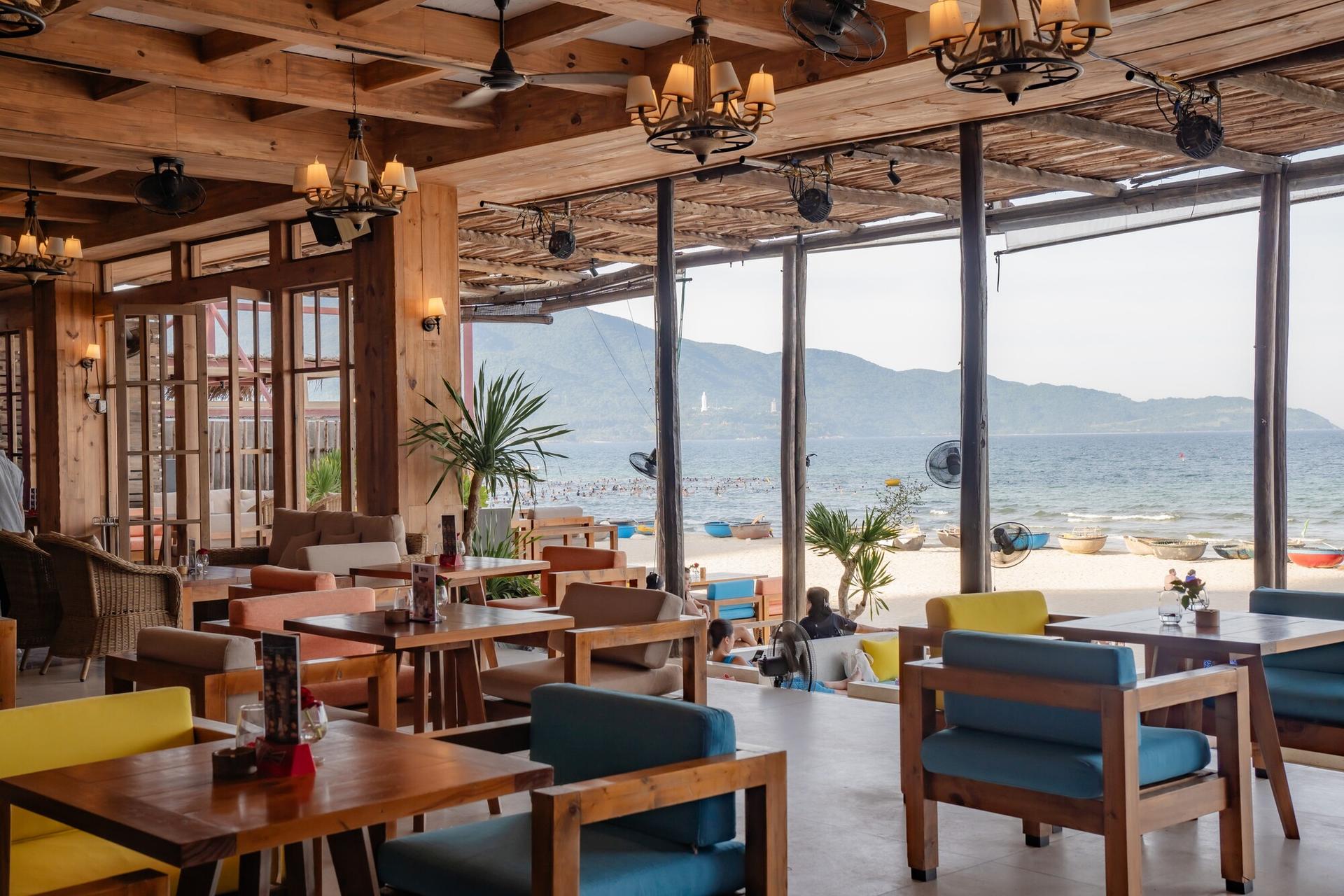 Klook Lounge Da Nang: Beachfront Dining & Lounge Access - Thumbnail 2