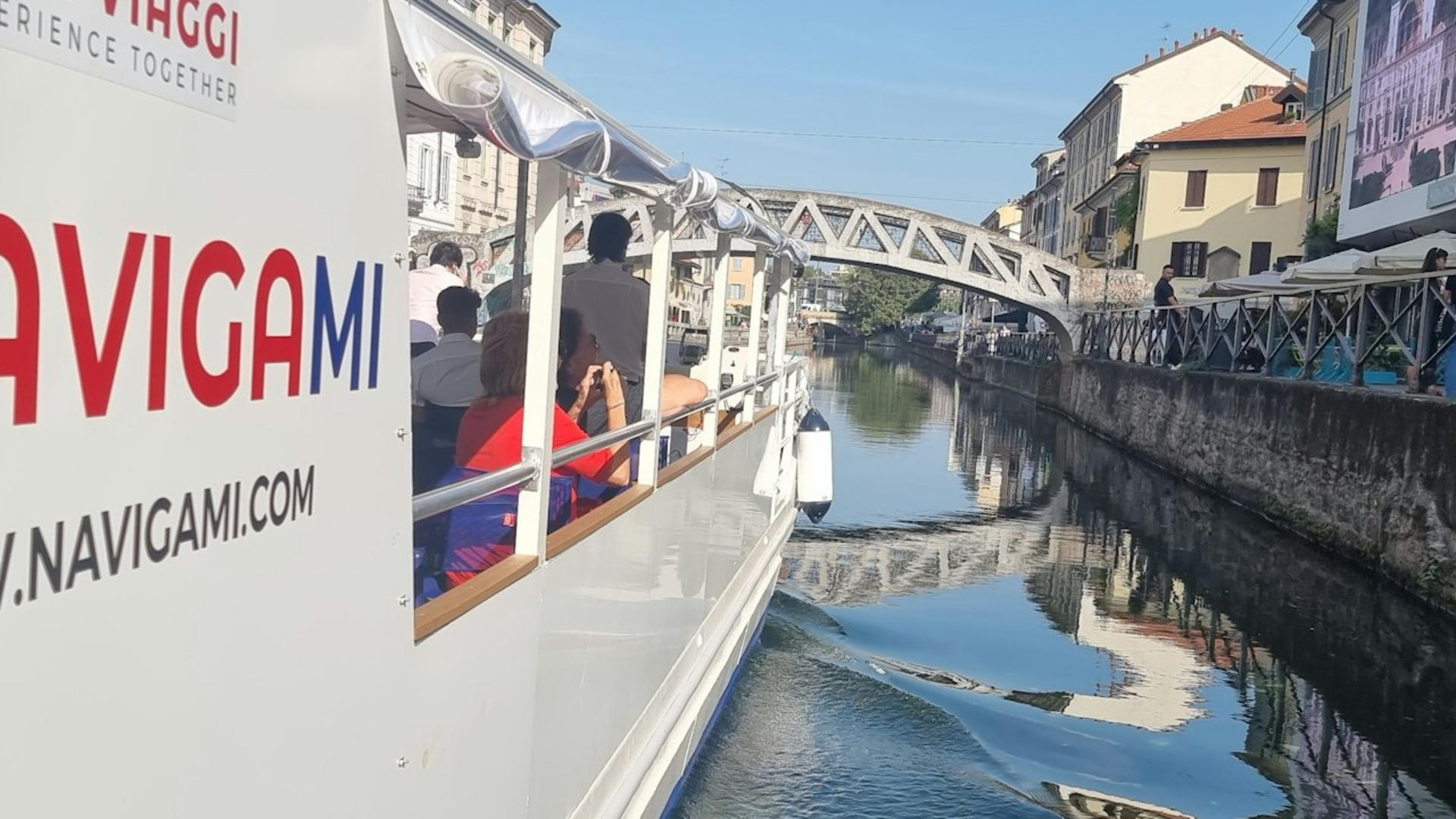 Aperitif by Boat Experience in Navigli - Thumbnail 5