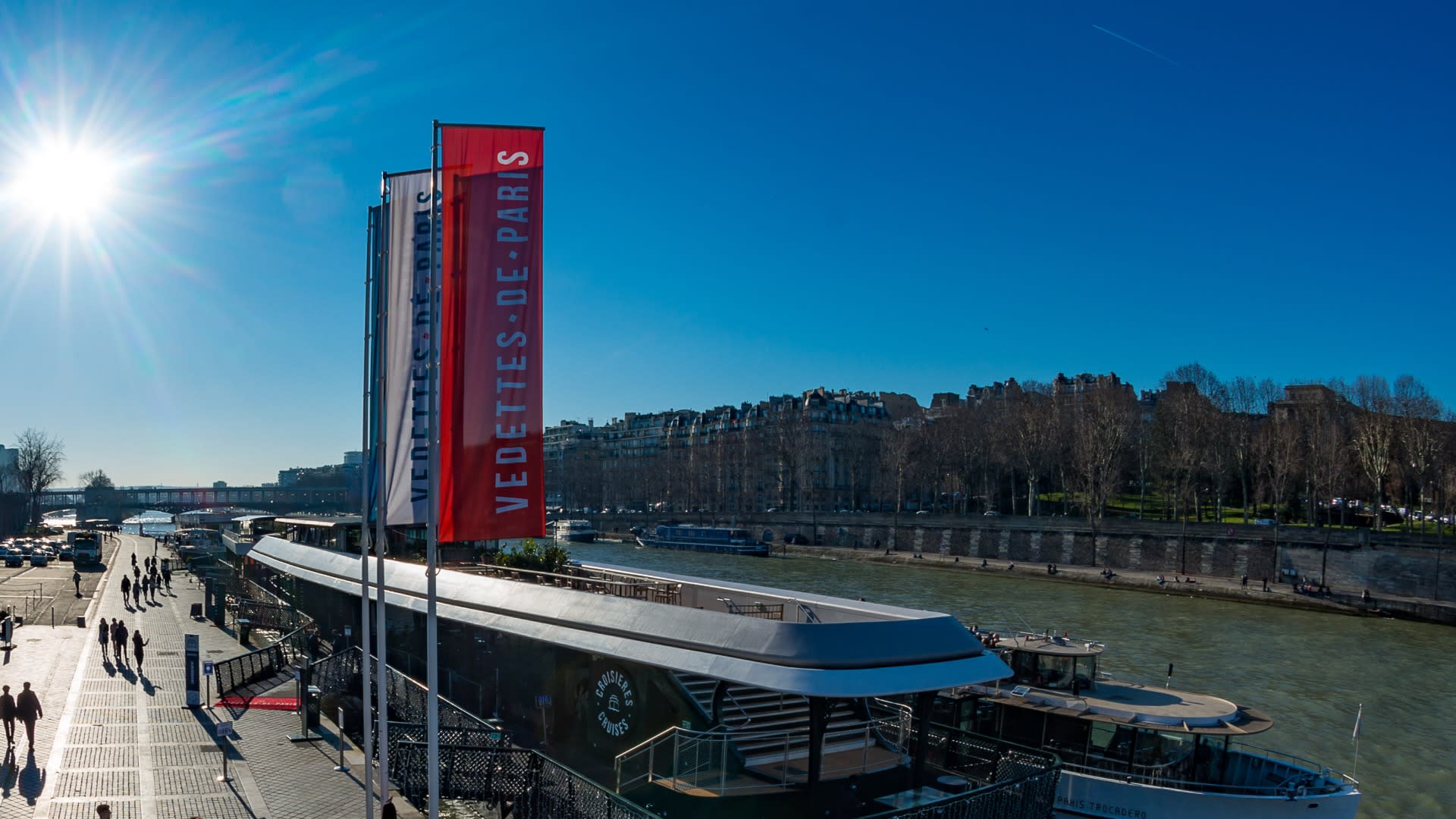 Family River Cruise on the Seine from the Eiffel Tower - Thumbnail 14