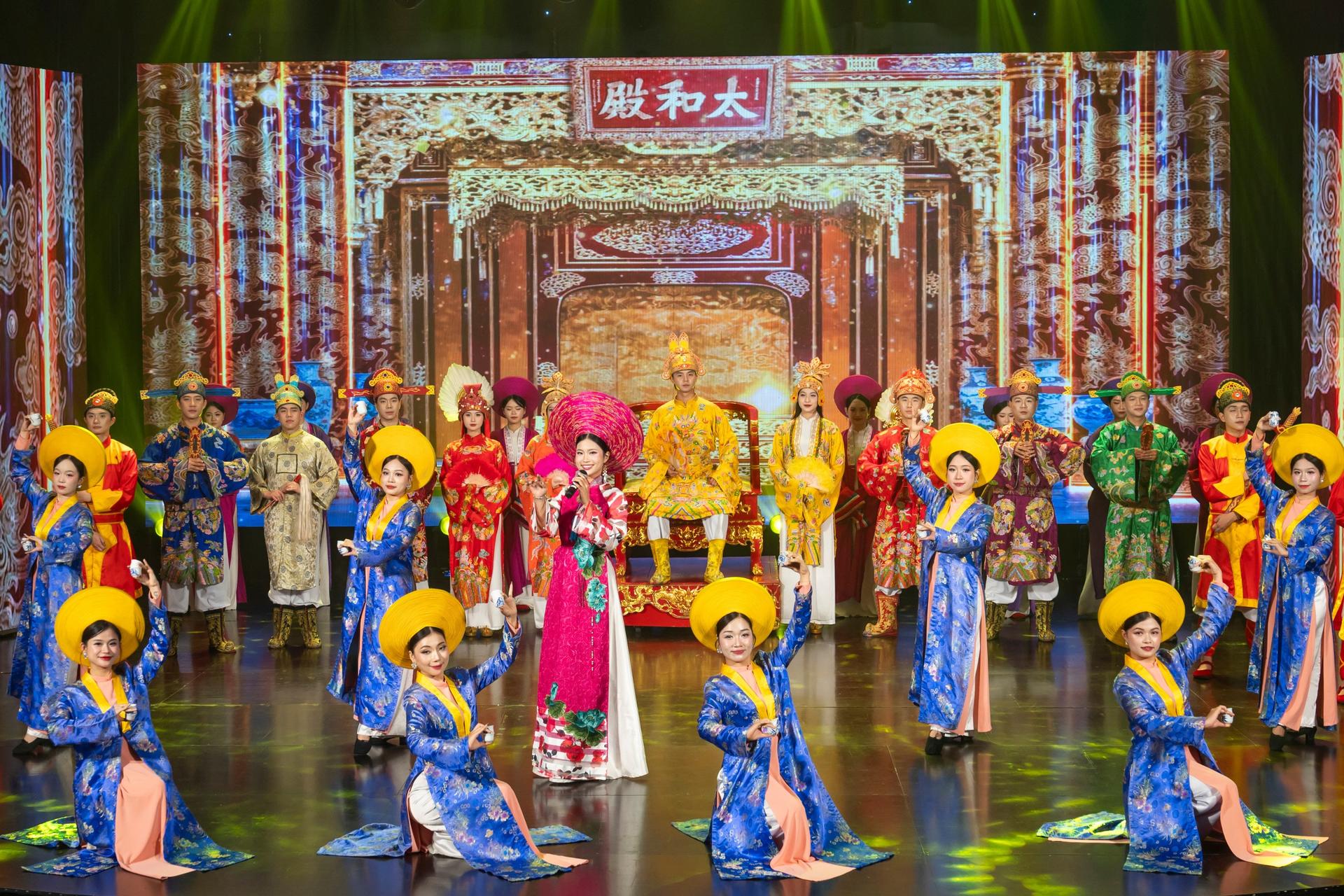 Ao Dai Show Ticket in Da Nang - Thumbnail 2