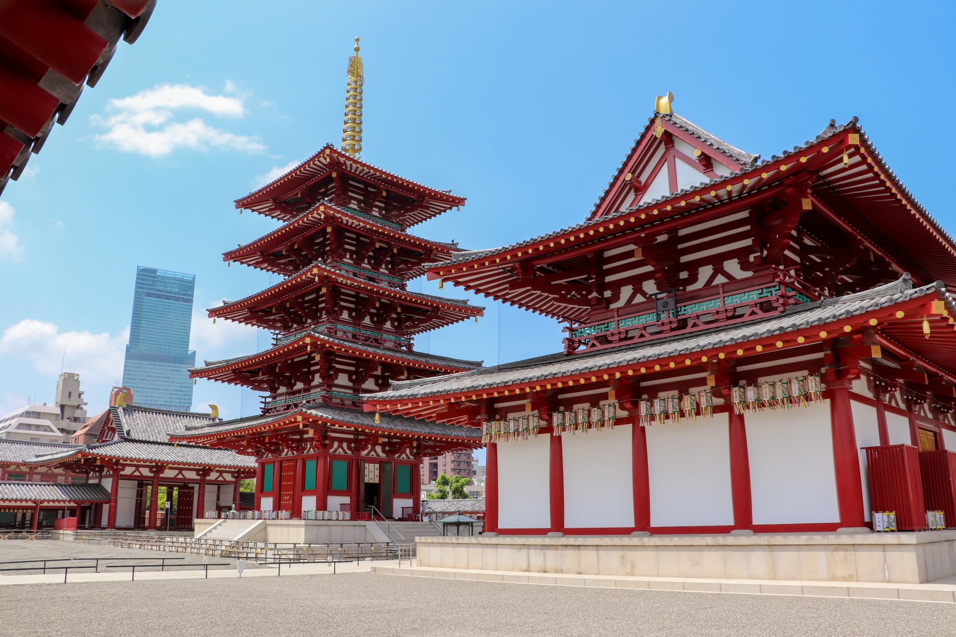 Osaka City, Osaka Castle, Kuromon Market, & Dotonbori Walking Tour - Thumbnail 2