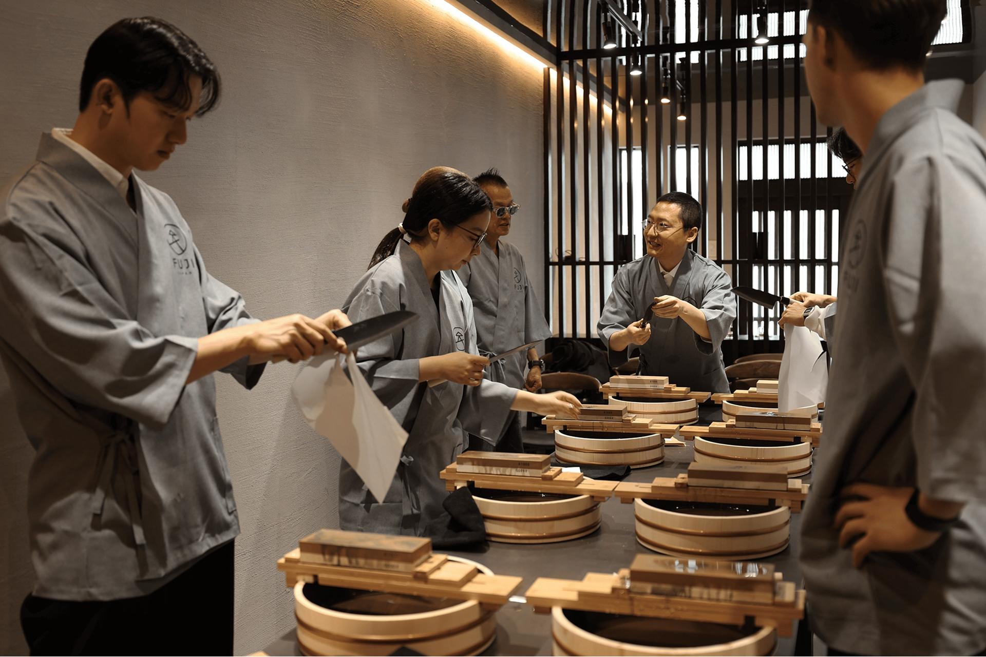Japanese Knife Sharpening Experience in Tokyo  - Thumbnail 2