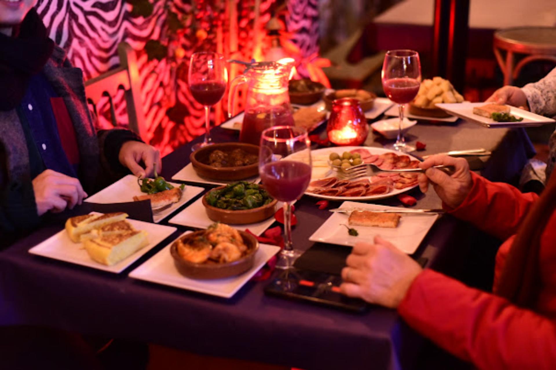 Tapas and flamenco show in Barcelona  - Thumbnail 3