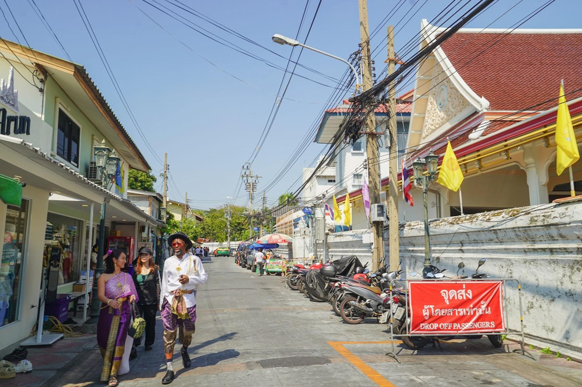 Wat Pho, Wat Arun & Flower Market Guided Walking Tour in Bangkok - Thumbnail 57