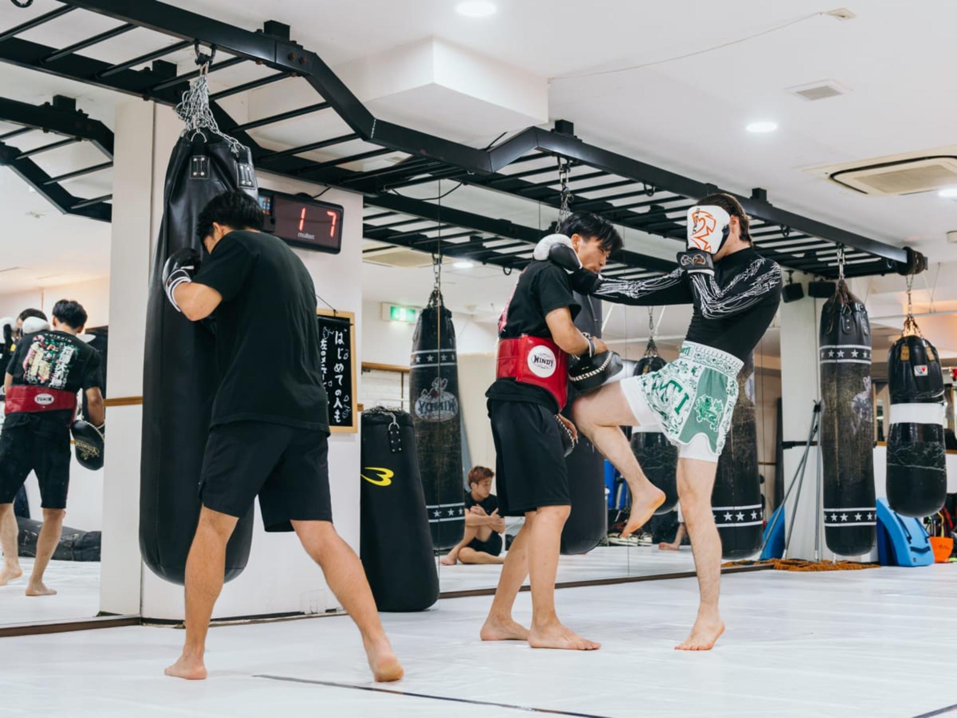 [Experience Tours Osaka]: Kickboxing with Pro Fighters - Thumbnail 3