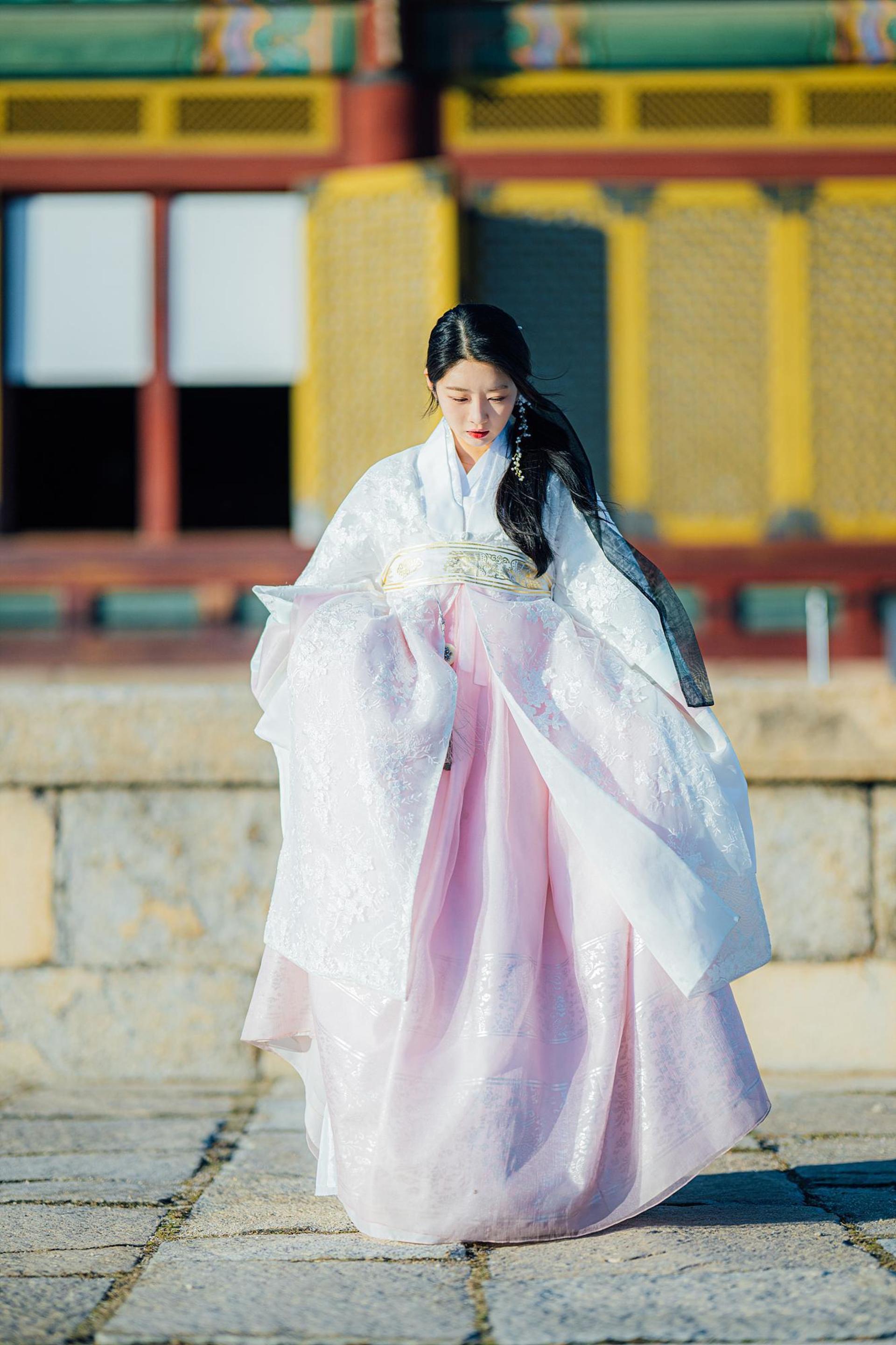 Yein Room(Korean Drama Style Hanbok) Changdeokgung Palace Hanbok - Thumbnail 91