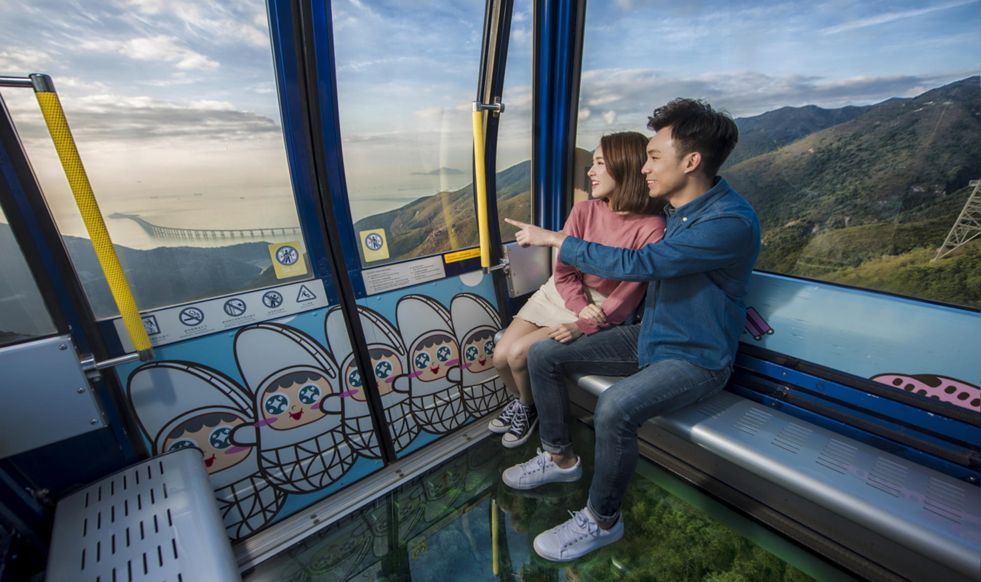 Luxury Lantau Tour with Crystal Cable Car, Tai O boat, hotel pick up - Thumbnail 3
