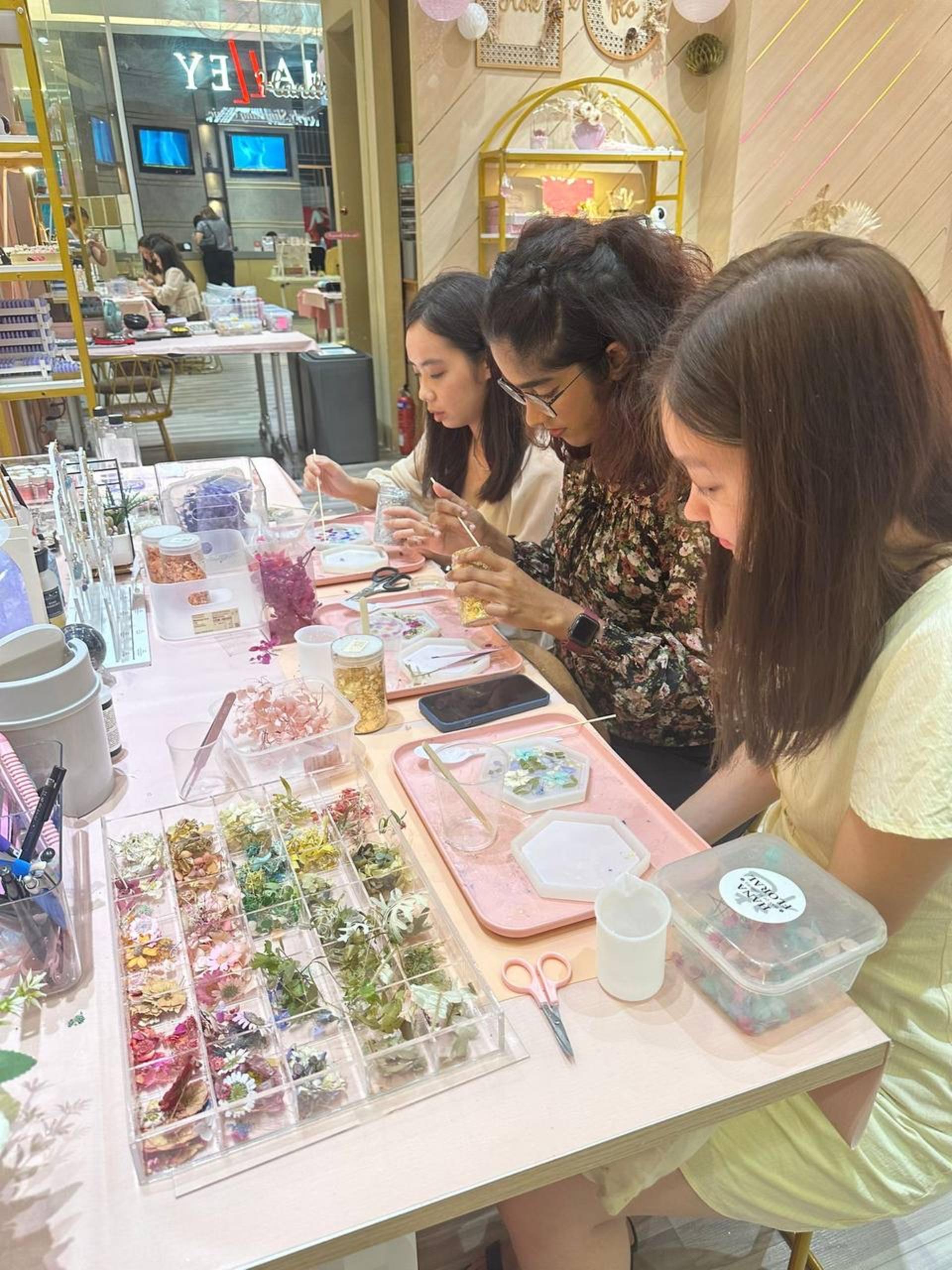 Floral Resin Coaster Workshop by Floral Knots at Orchard Gateway - Thumbnail 2