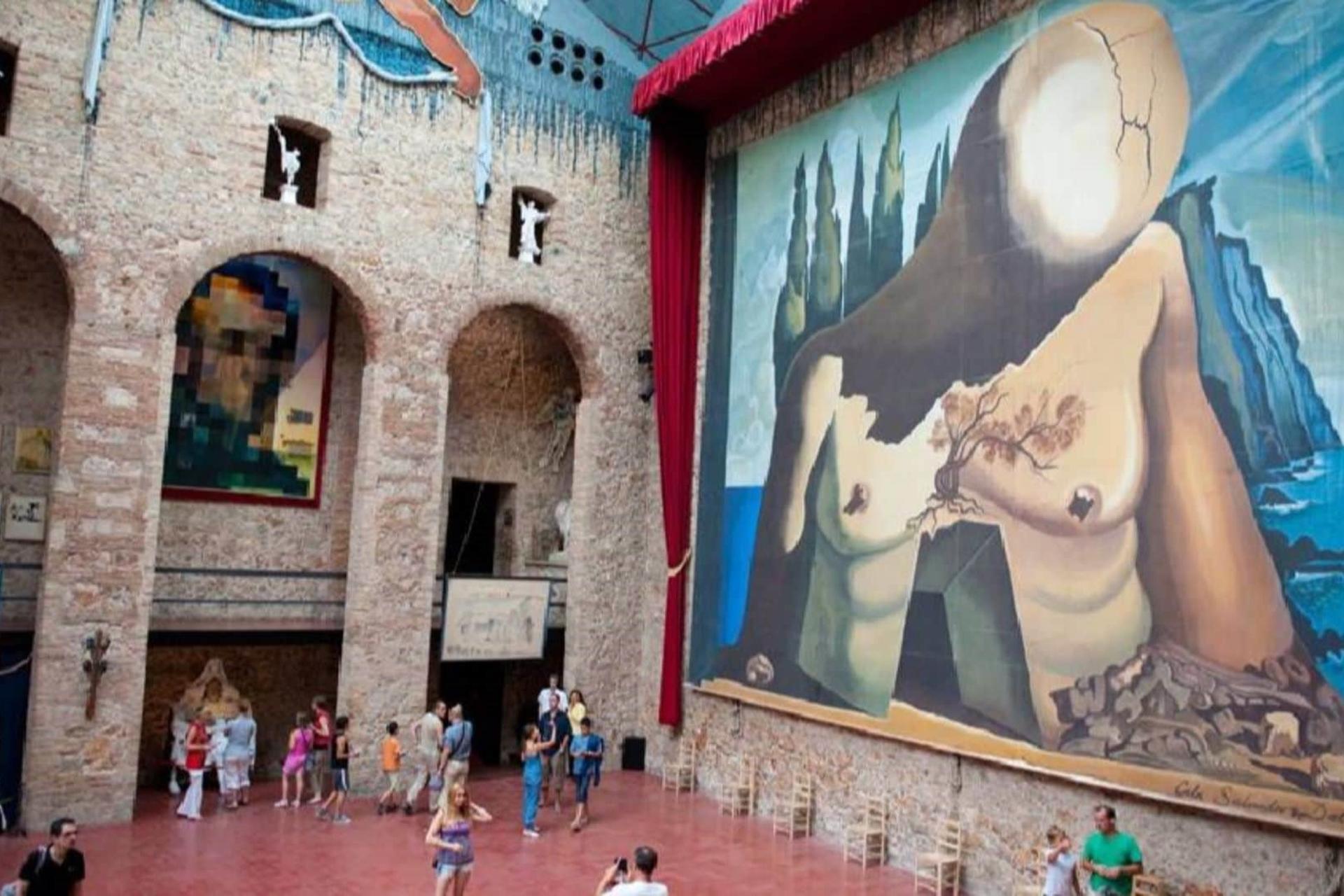 Girona and Dali Museum in Figueres One-Day Tour from Barcelona - Thumbnail 17