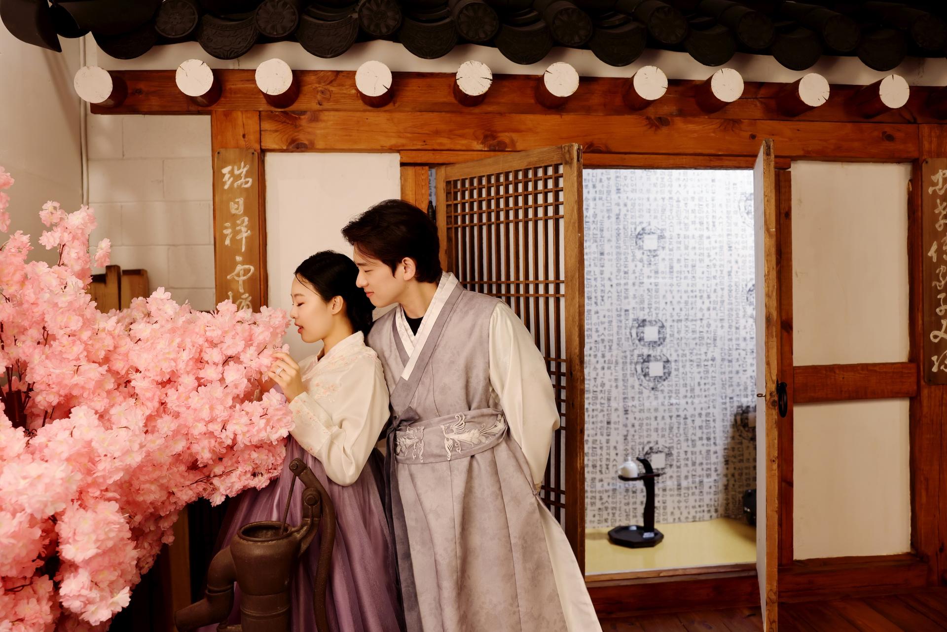SITA Photo Studio: Hanbok photo studio Changdeokgung Palace - Image 1