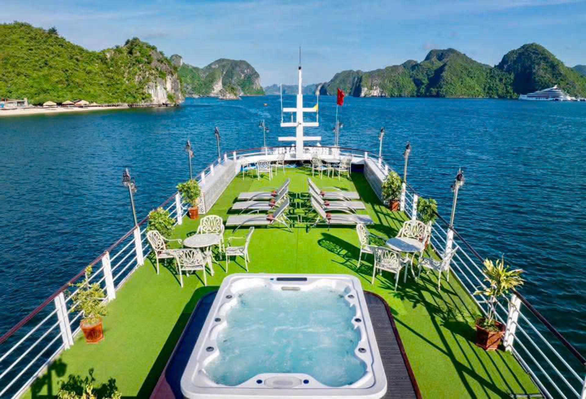 Dragon King Day Cruise: Ha Long Bay Tour with Sung Sot & Ti Top - Thumbnail 7