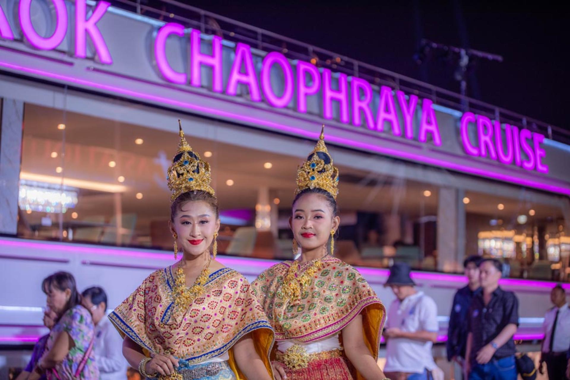 The Newest Luxury 5 Star Bangkok Chaophraya Dinner Cruise - Thumbnail 16