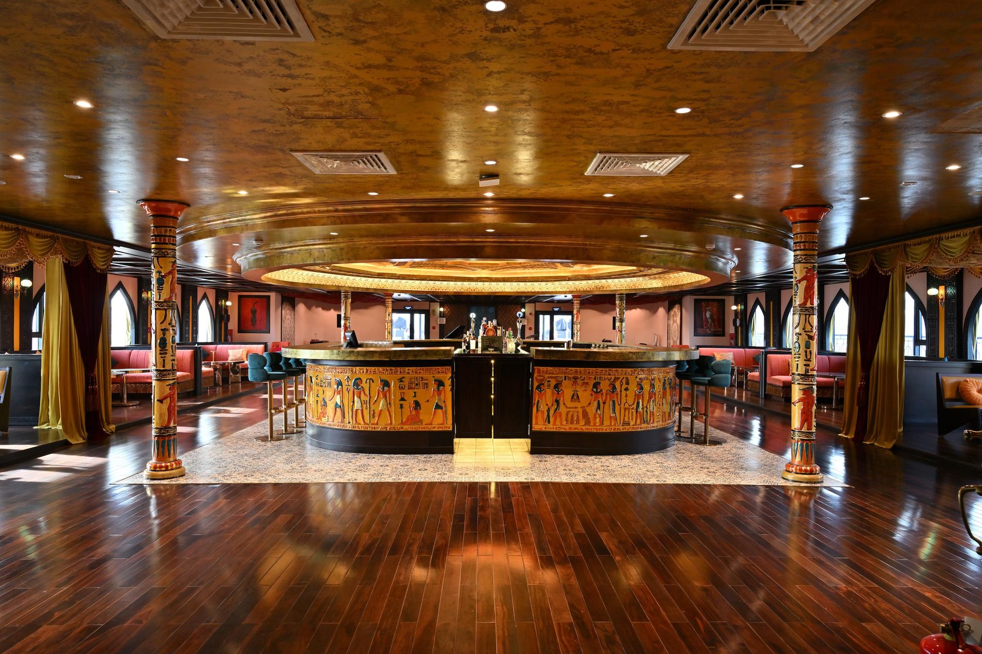 REVER Cruise: A Refined Dining Journey Along the Saigon River - Thumbnail 15