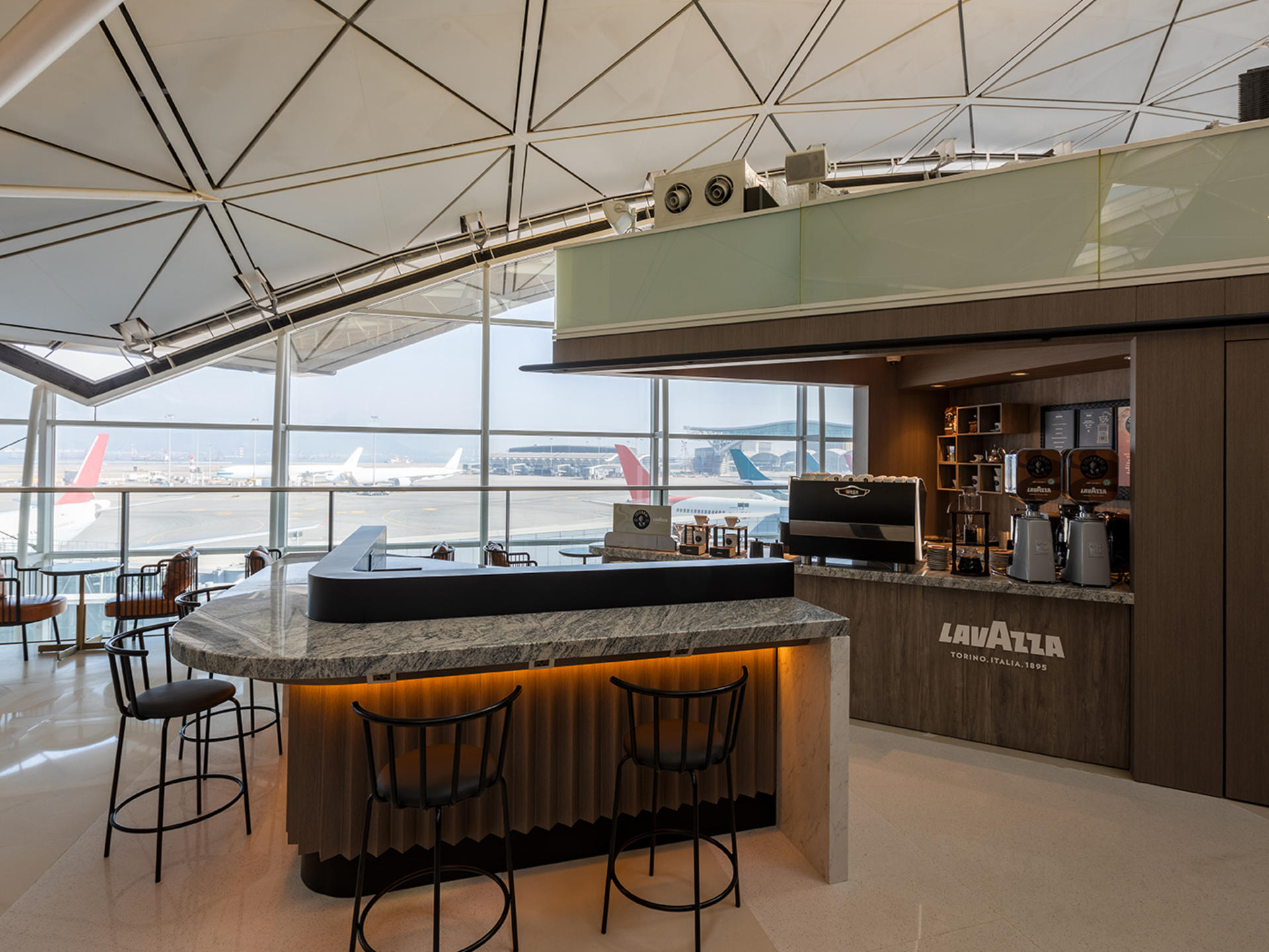 Hong Kong International Airport Lounge Service by Plaza Premium Lounge - Thumbnail 5