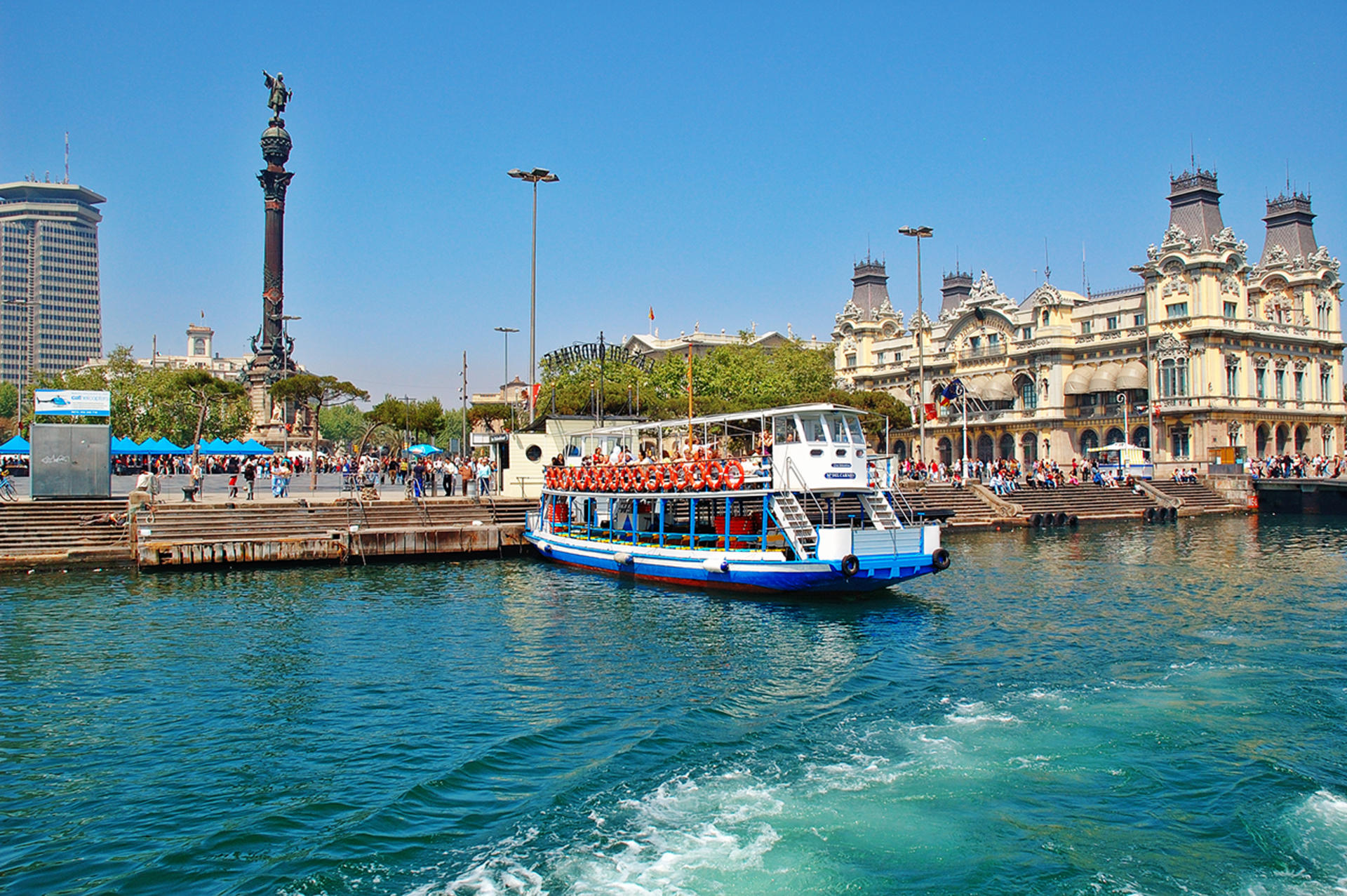 Las Golondrinas Boat Tour in Barcelona - Thumbnail 2