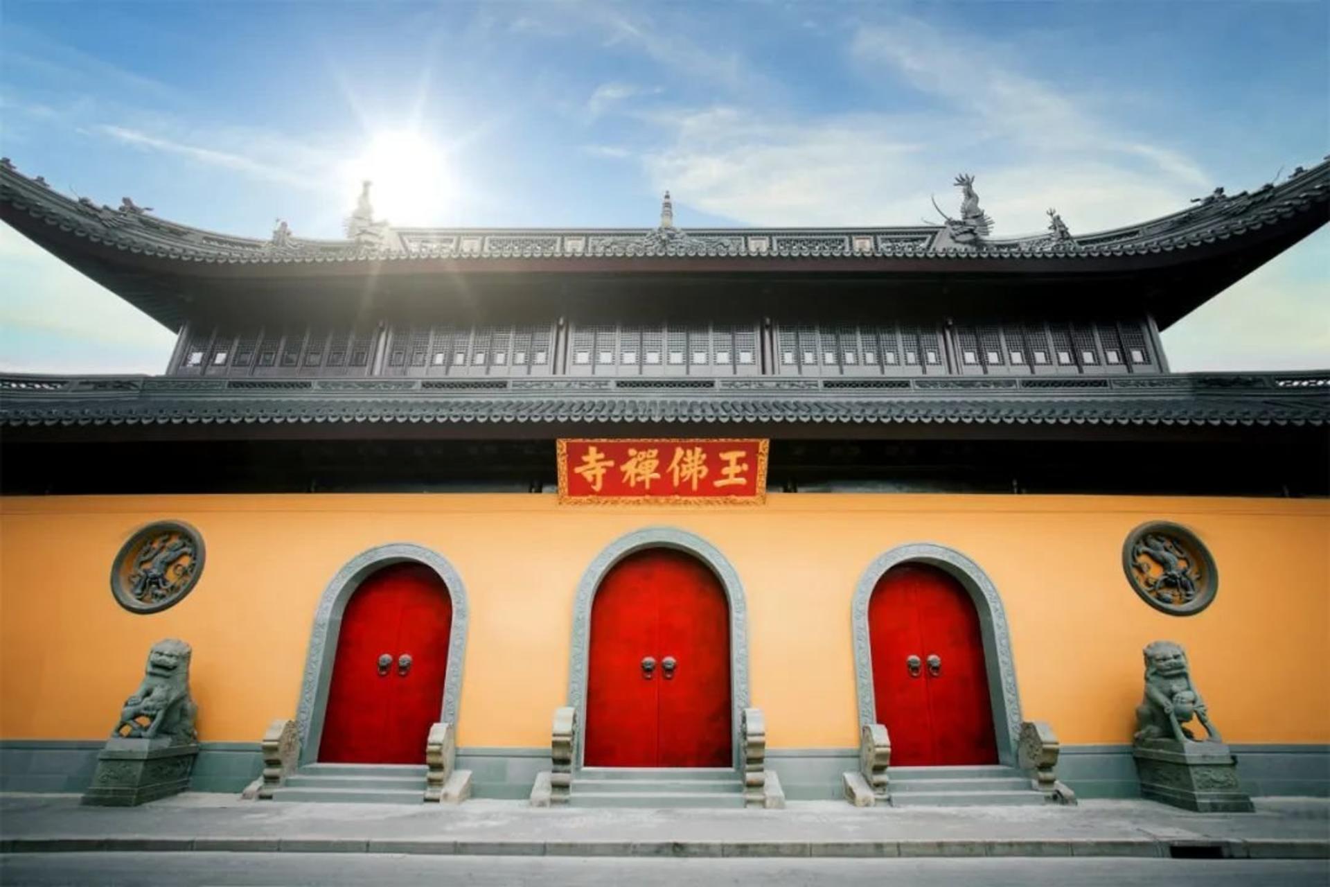 Private guided day tour of Shanghai (Lujiazui/Oriental Pearl Tower/Yu Garden/Jade Buddha Temple, etc.) - Thumbnail 10