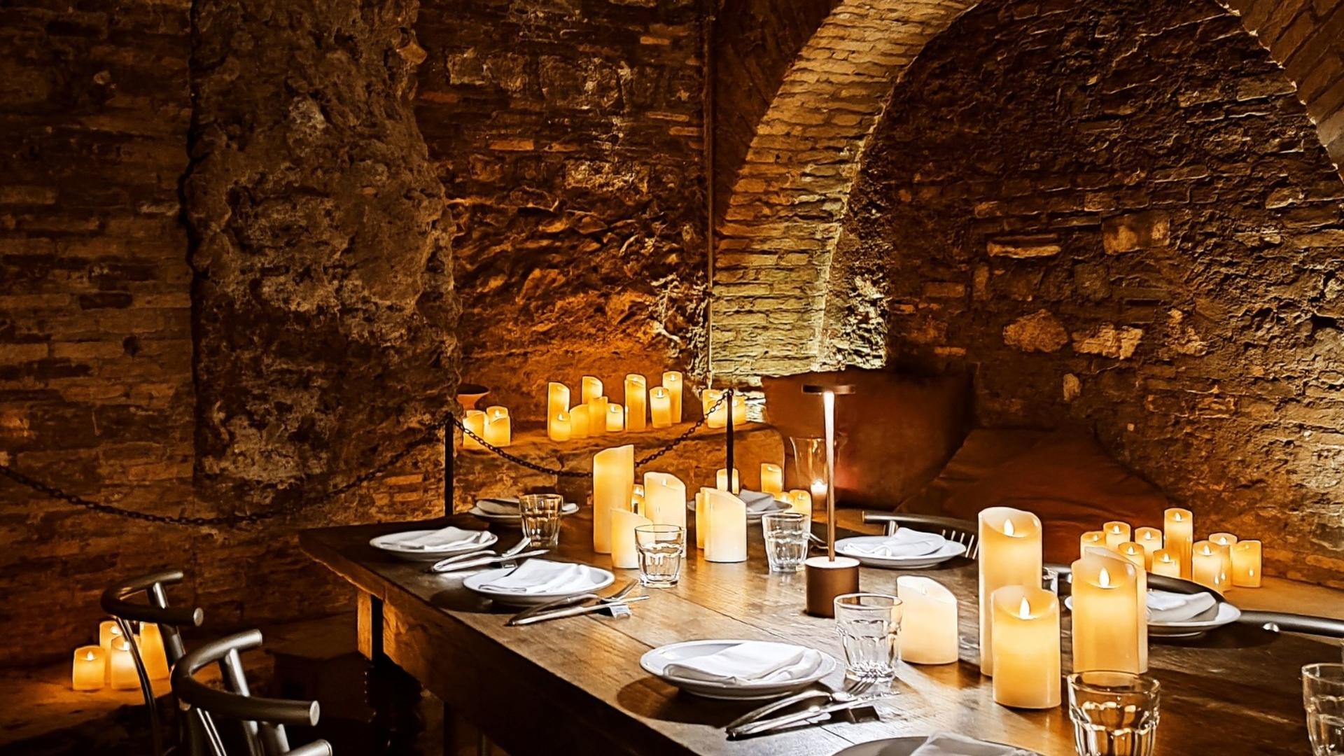 Candlelight wine tasting with dinner in ancient Roman cave - Thumbnail 4