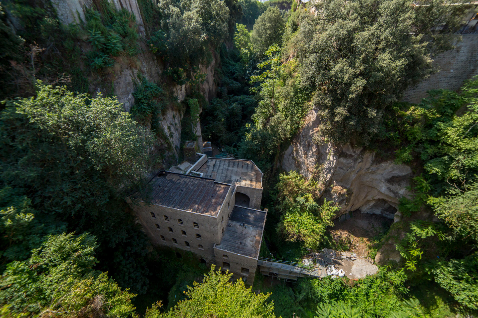 Guided Tour of Pompeii & Sorrento from Naples - Thumbnail 8