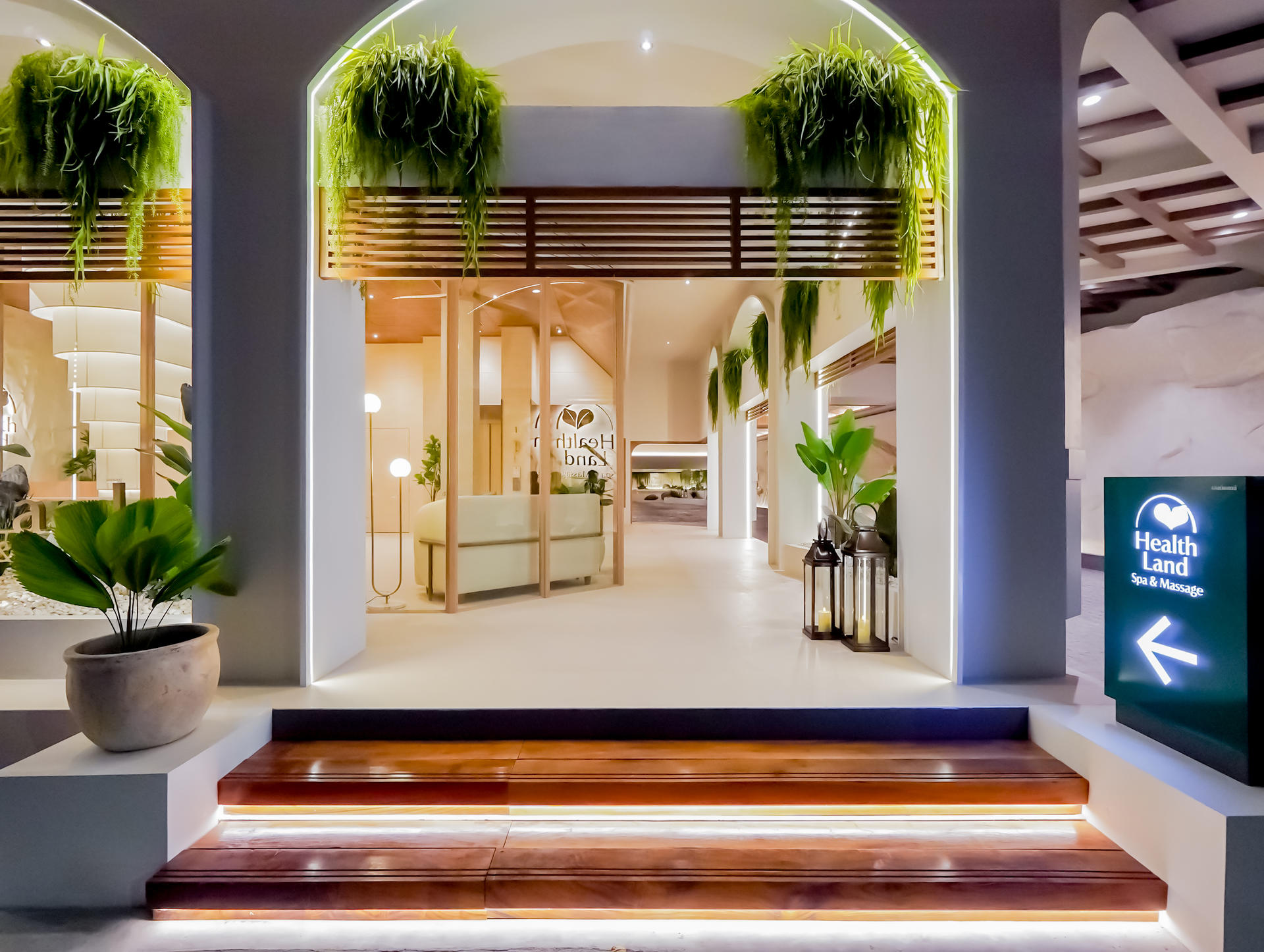 Health Land Spa at Surawong in Bangkok - Thumbnail 10