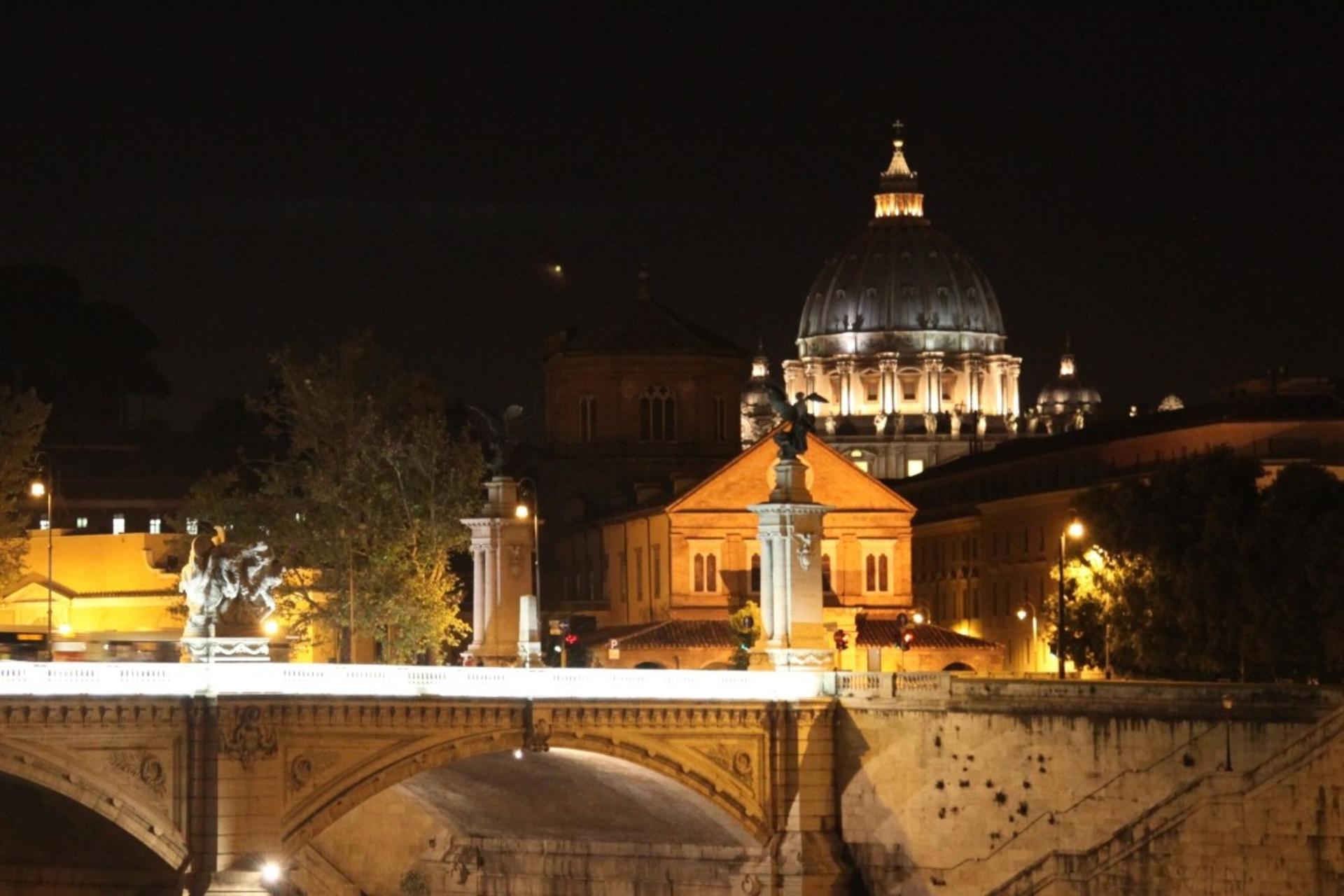 Dark Heart of Rome: Ghosts and Mystery Night Walking Tour - Thumbnail 3
