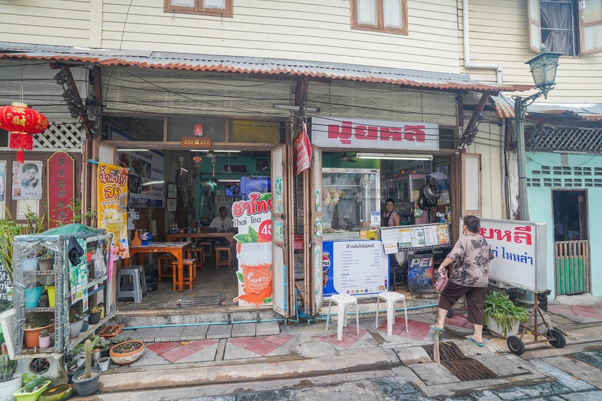 Wat Pho, Wat Arun & Flower Market Guided Walking Tour in Bangkok - Thumbnail 22
