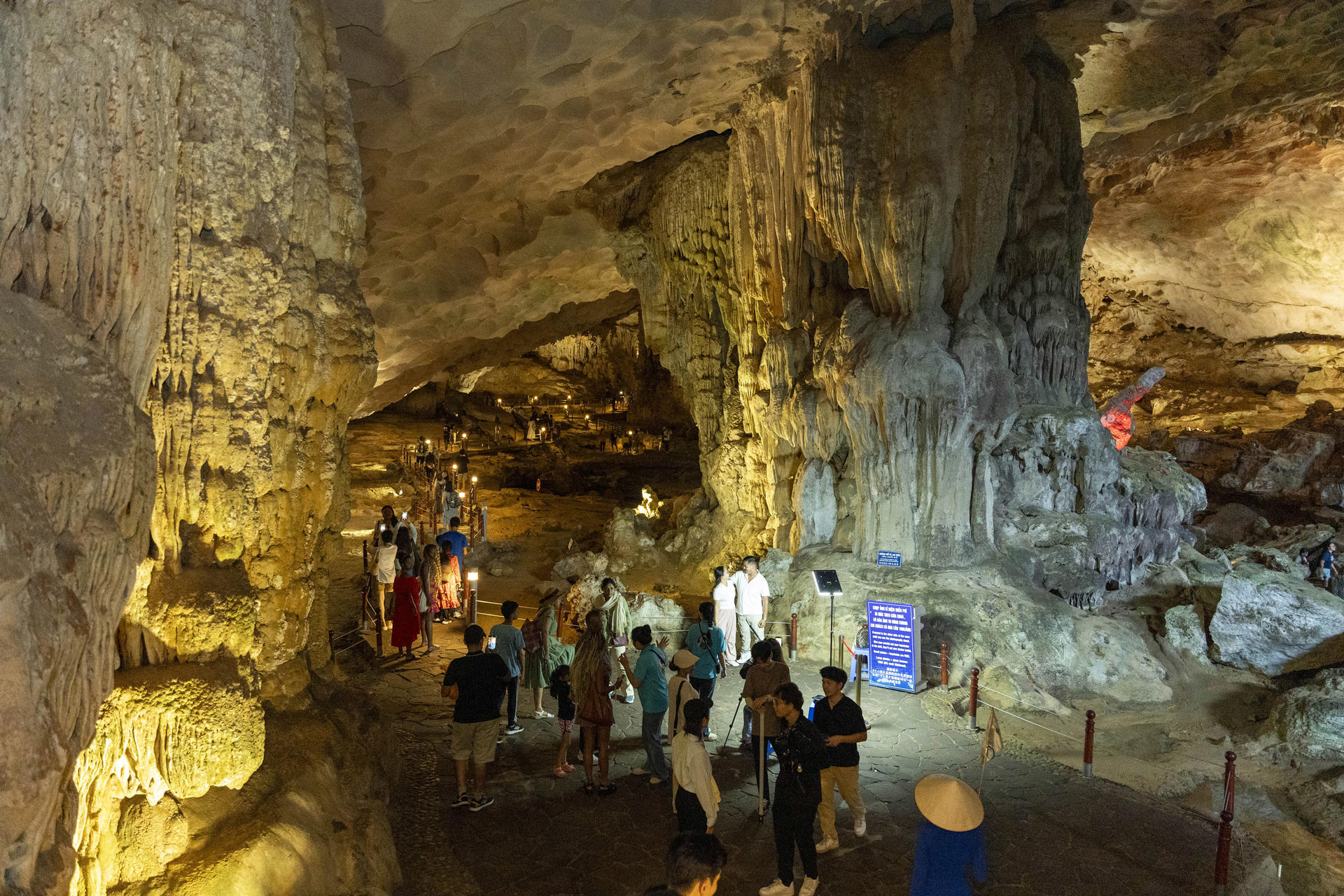 Leona Day Cruise: Ha Long Bay, Sung Sot Cave, Ti Top Island  - Thumbnail 77