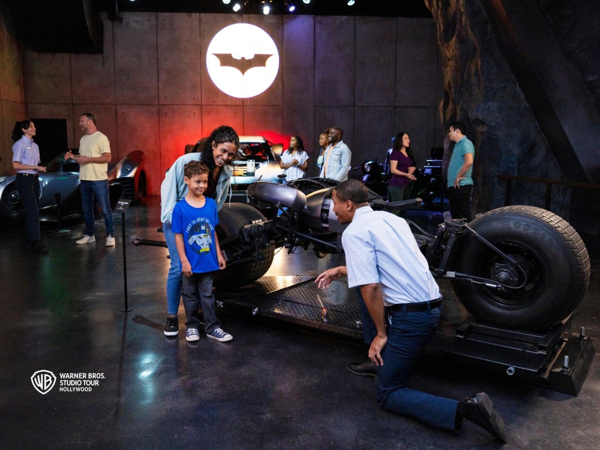 Celebrity Homes & Warner Bros. Studio Tour in Hollywood - Thumbnail 9