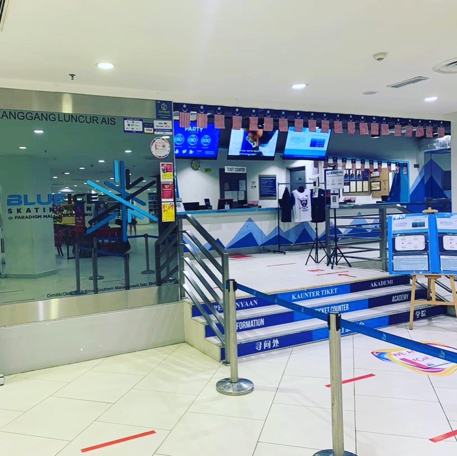 ICE SKATING Experience with Blue Ice Skating Rink in Johor - Thumbnail 2