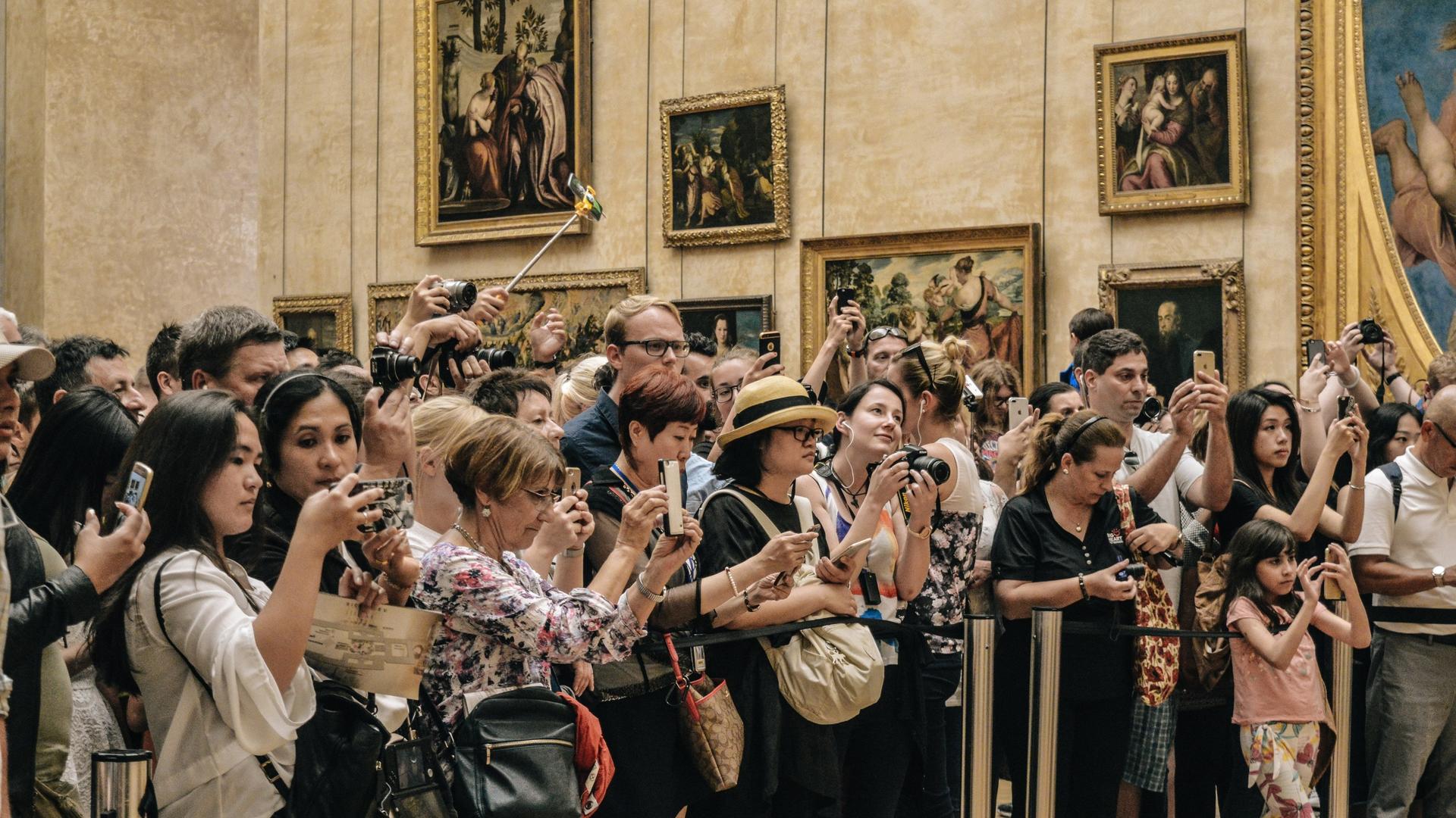 Louvre Museum and Seine River Cruise Tour - Thumbnail 15