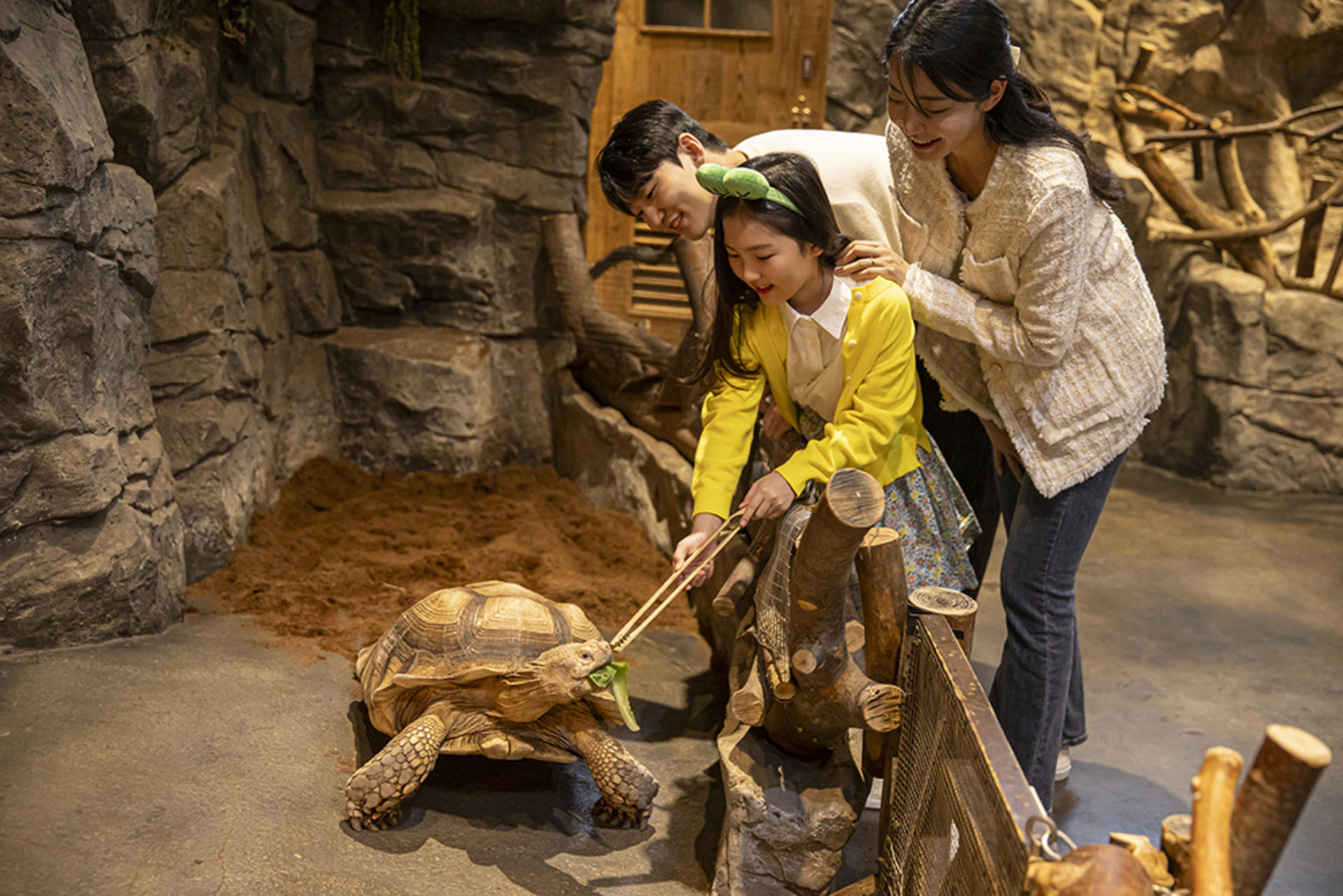 Seoul Zoolung Zoolung Indoor Animal Theme Park Ticket - Thumbnail 2