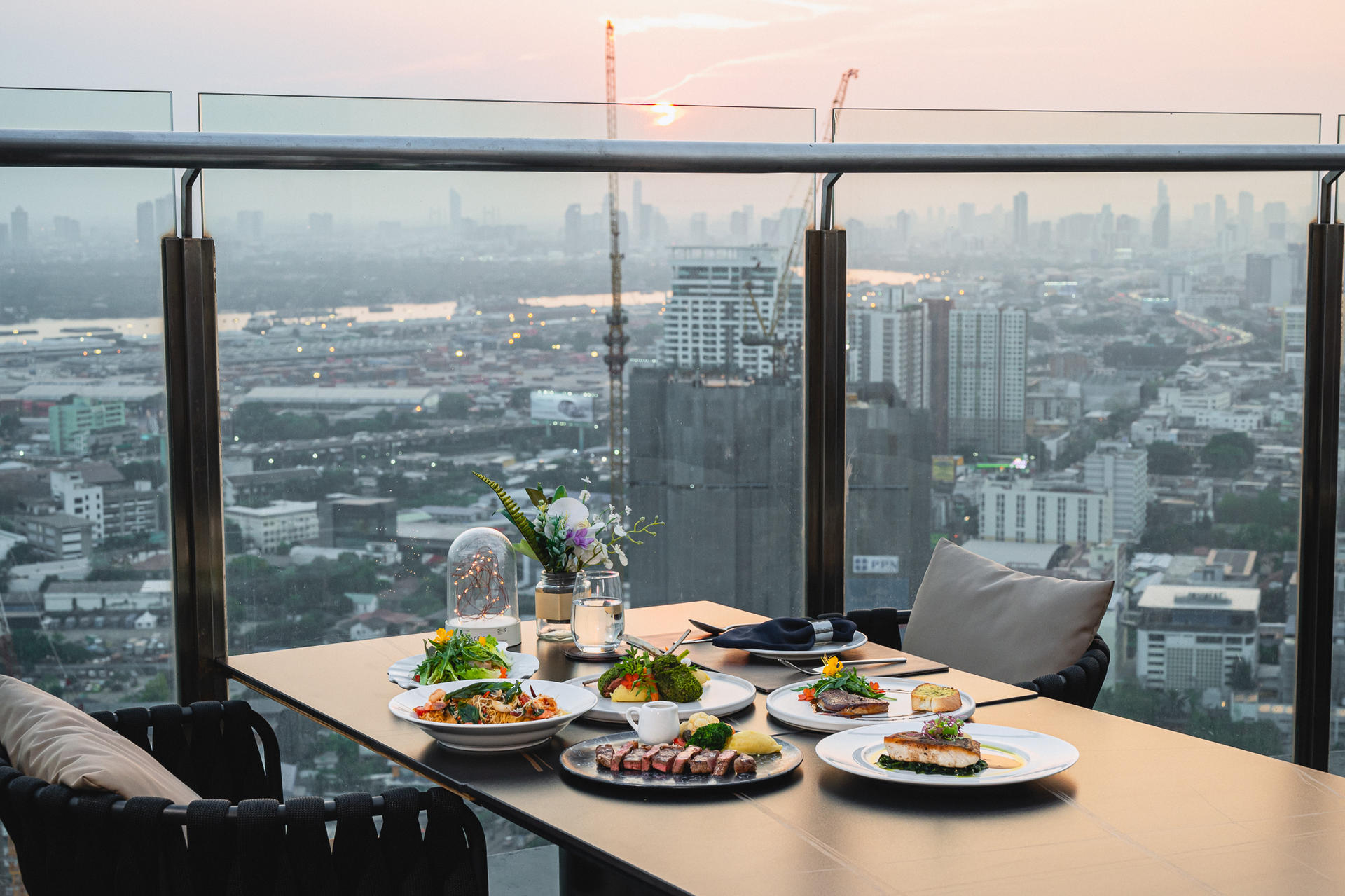 Cielo Sky Bar & Restaurant Rooftop - Thumbnail 12