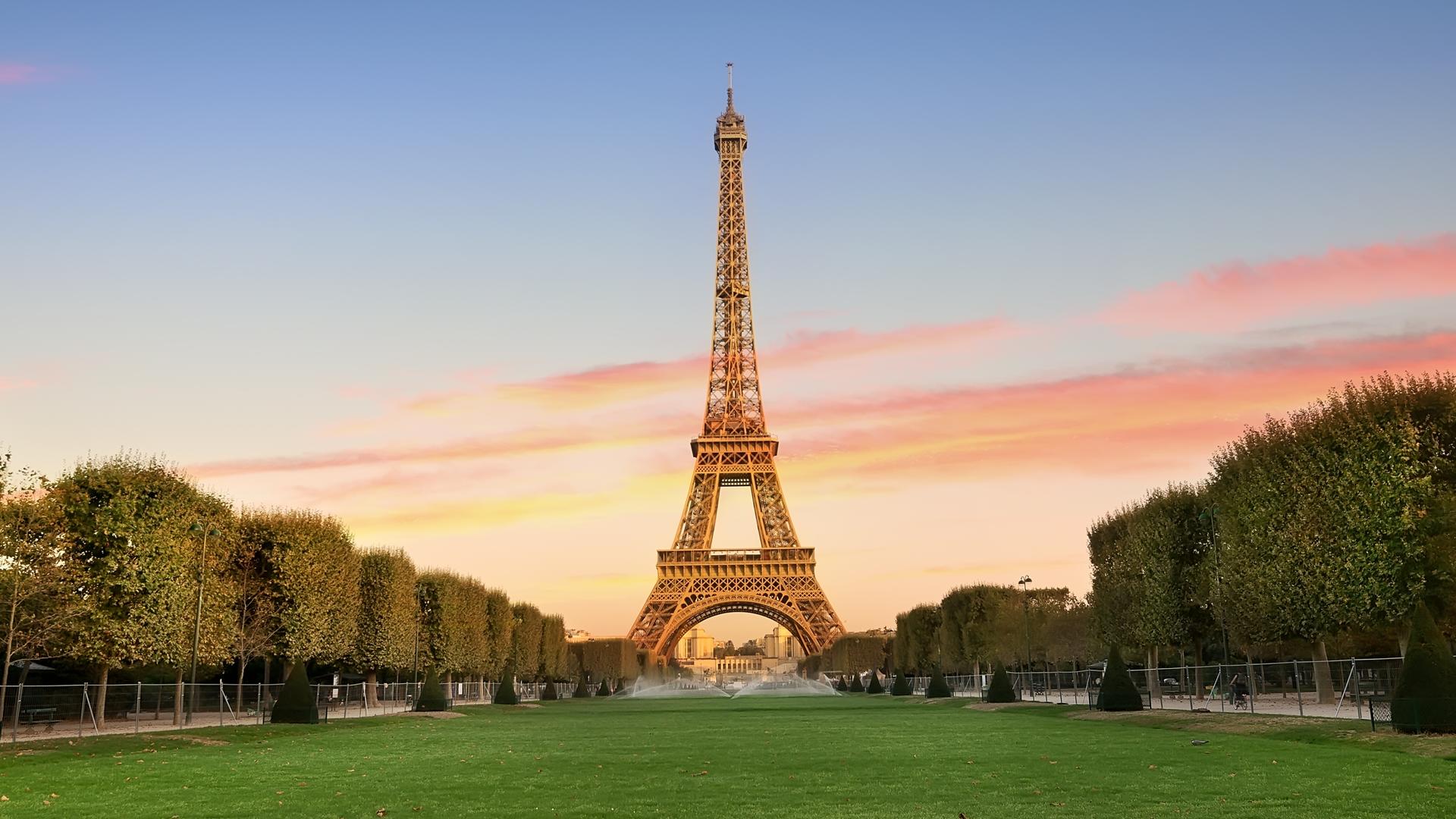 Eiffel Tower Elevator Guided Tour with Optional Summit Access - Thumbnail 3