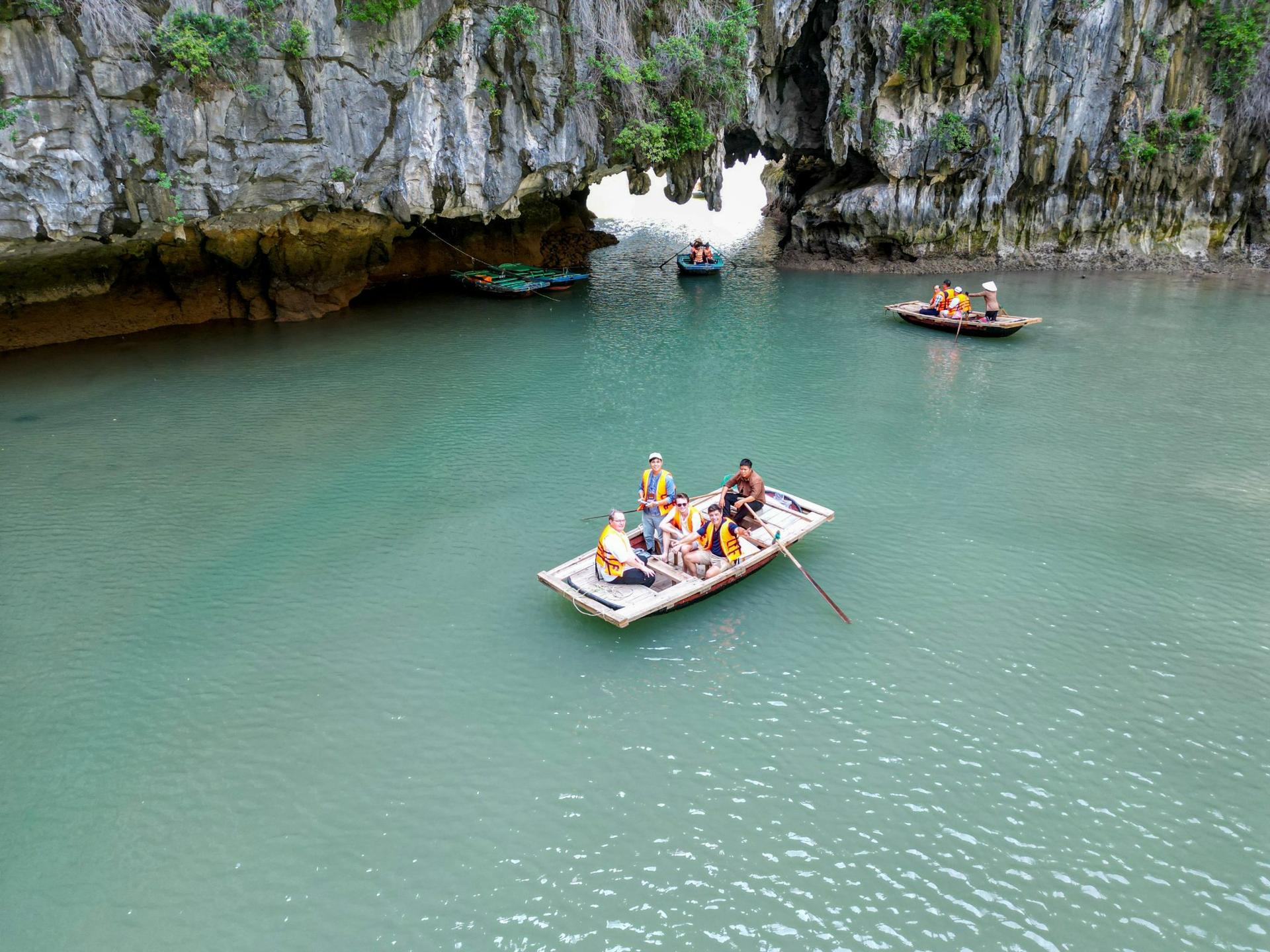 Dragonfly Day Cruise: Ha Long Bay, Thien Cung Cave, Kayaking - Thumbnail 14