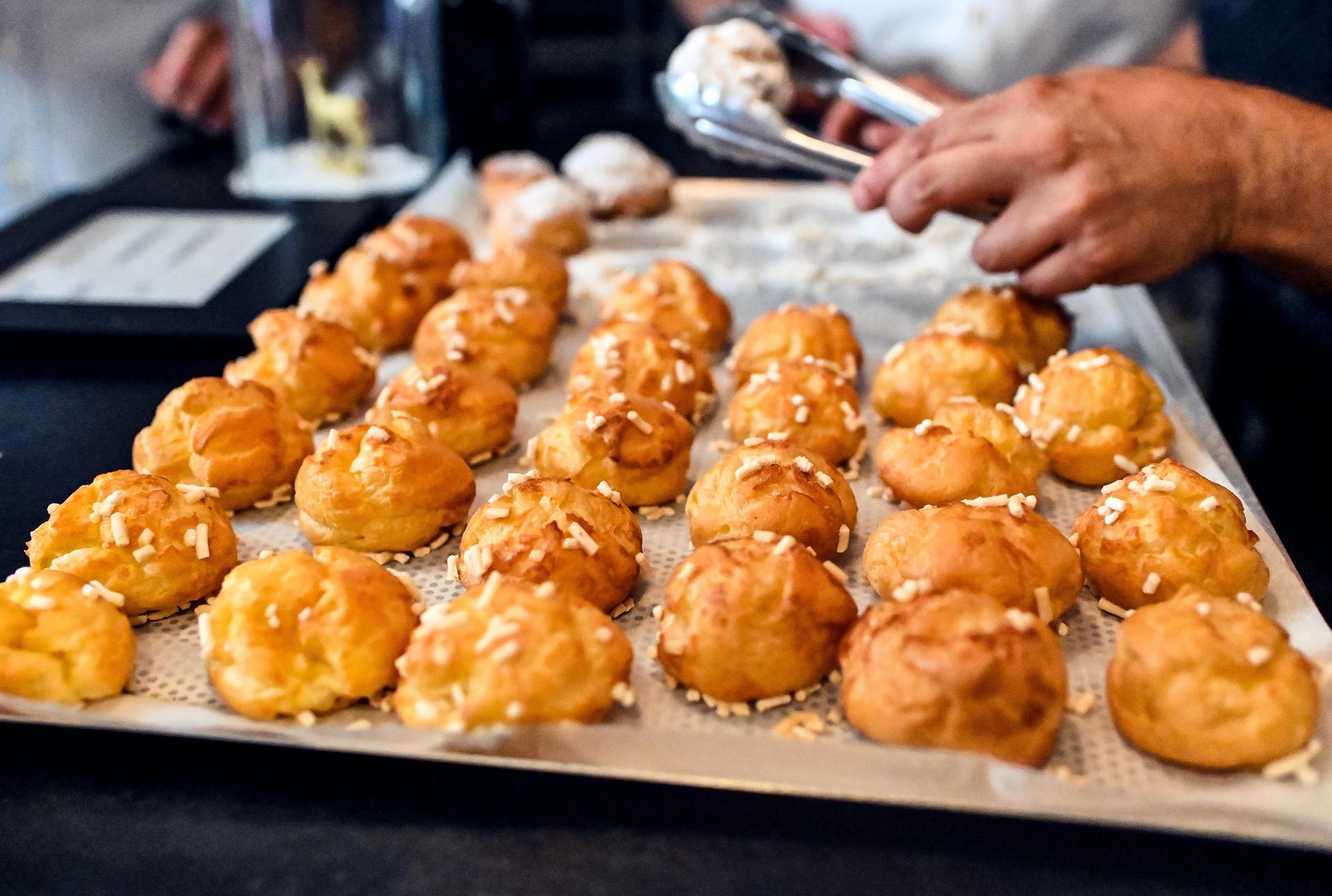 Pastry and Chocolate Tour in Paris - Image 1