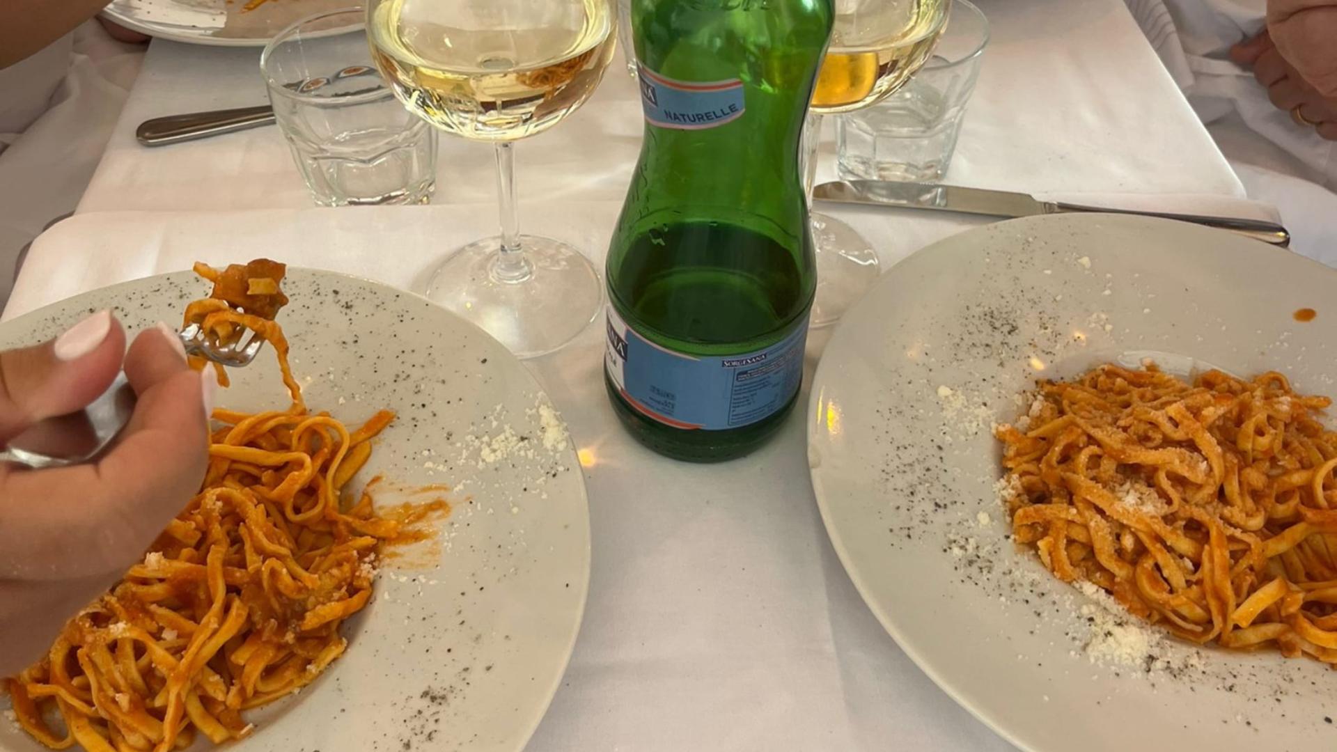 Traditional tasting dinner with locals in Jewish Ghetto of Rome - Thumbnail 6