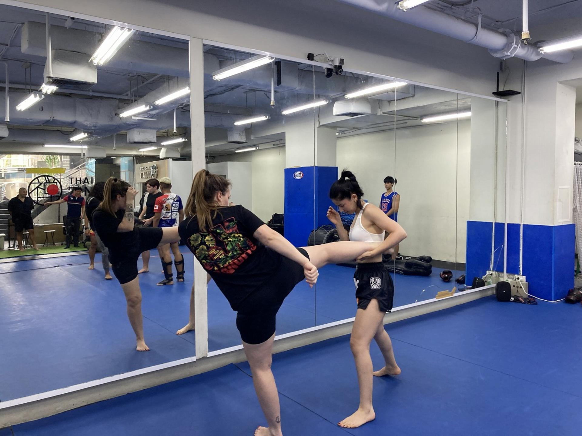 Bangkok Muay Thai Experience with Live Match at Rajadamnern Stadium - Thumbnail 7
