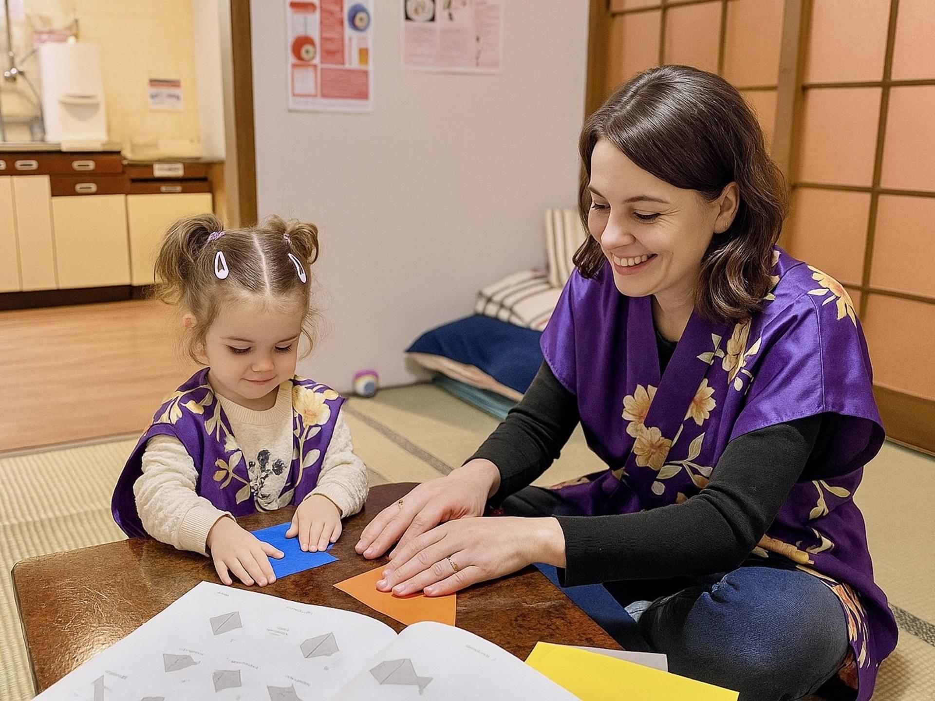  Kyoto : Calligraphy on a Washi hand Fan & Origami Fun - Thumbnail 9