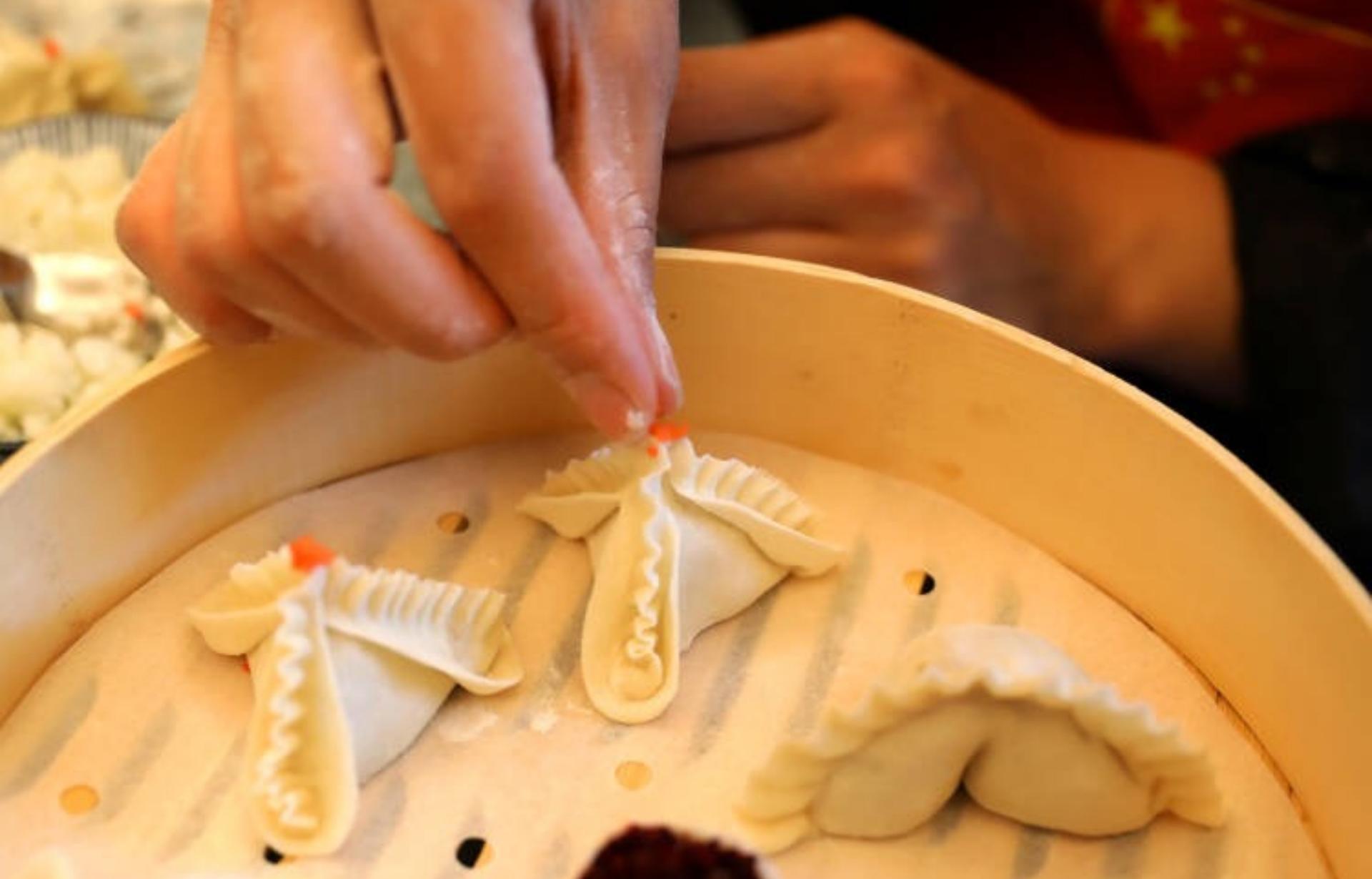Learn from Cici how to make colorful dumplings that only dim sum chefs can do - Eatwith - Thumbnail 7