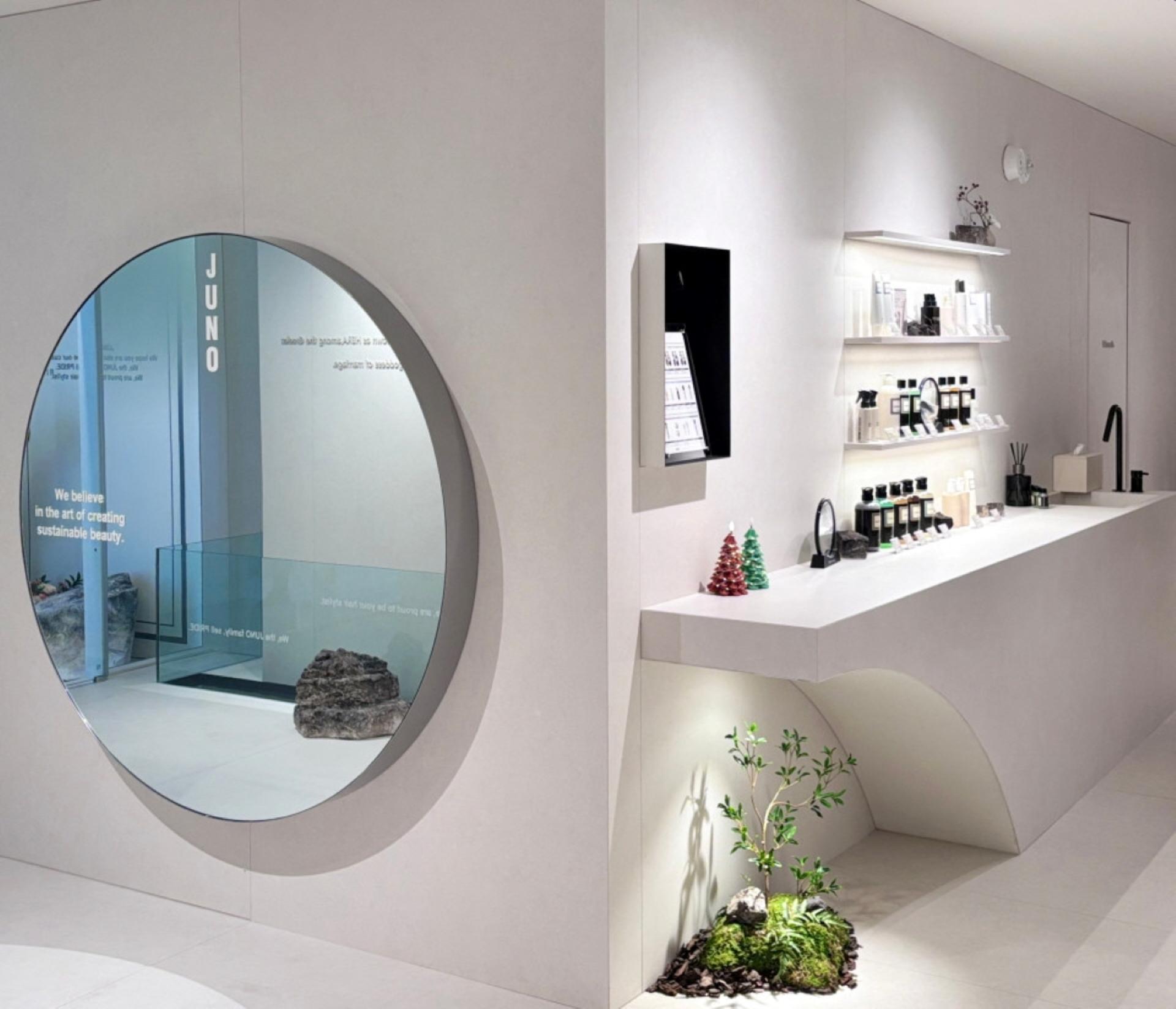 JUNO HAIR Myeongdong Art Theater: Head Spa & Custom K-Styling - Thumbnail 2