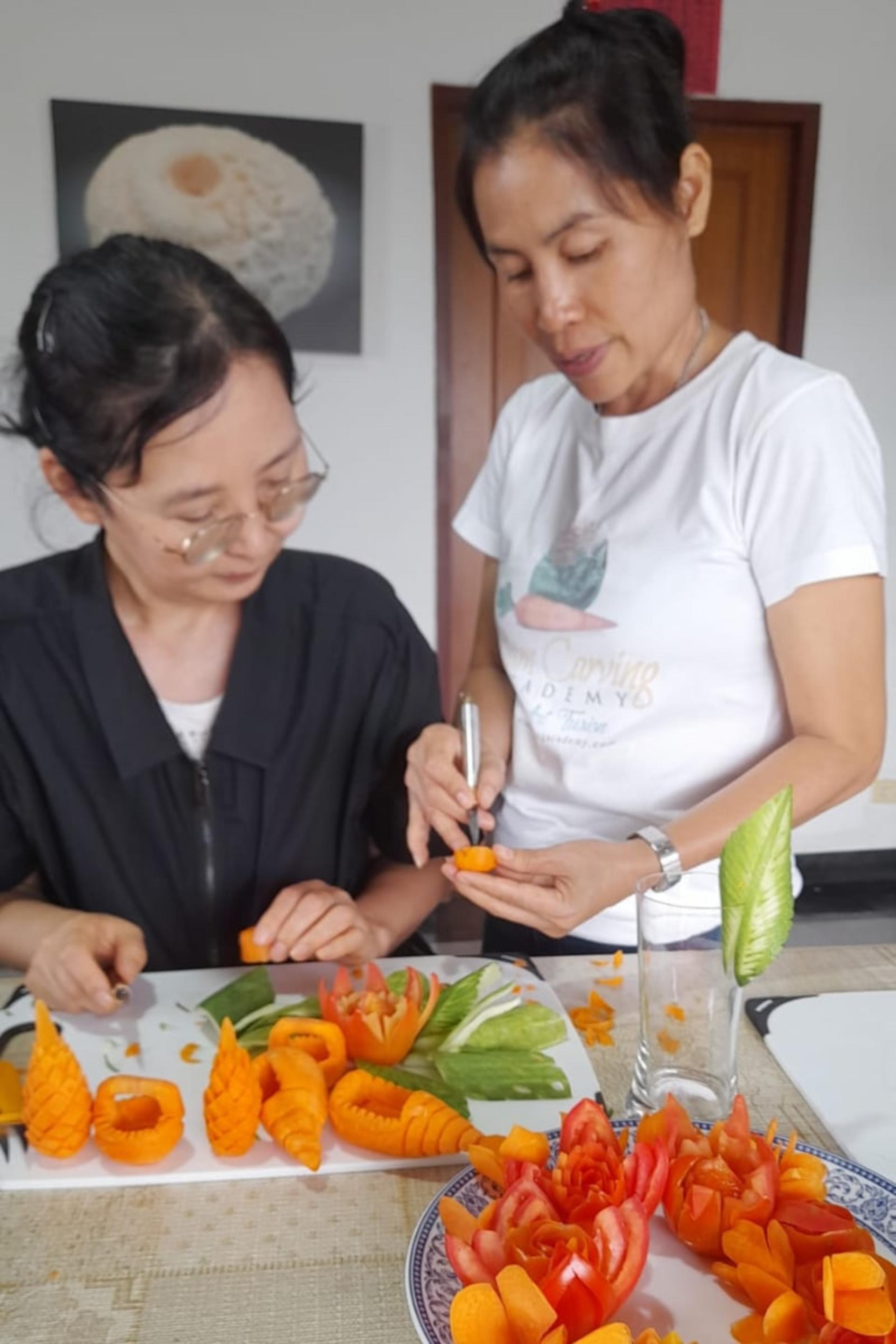 Traditional Thai Fruit and Vegetable Carving Class - Thumbnail 30