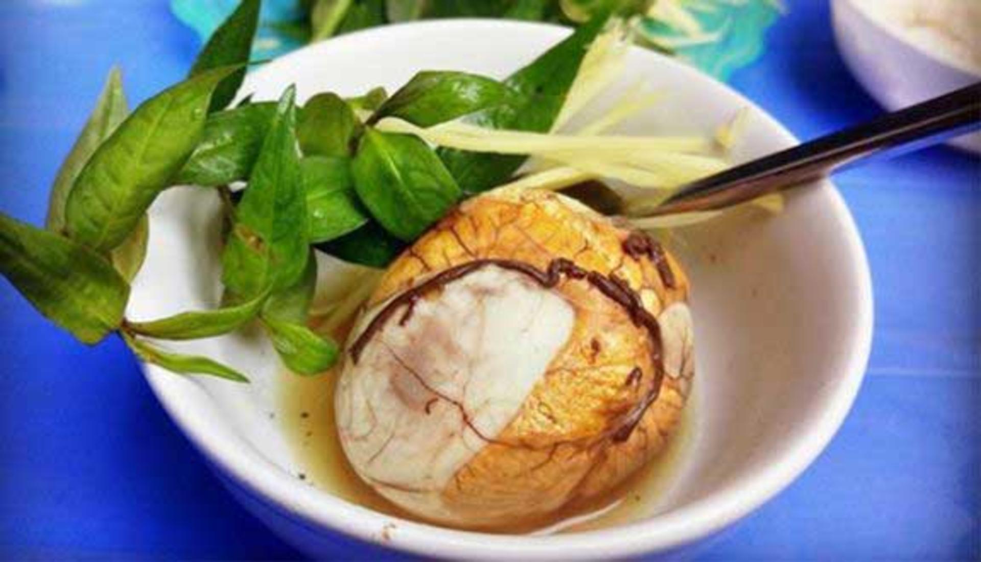Hanoi Wild & Weird Street Food Walking Tour - Thumbnail 4